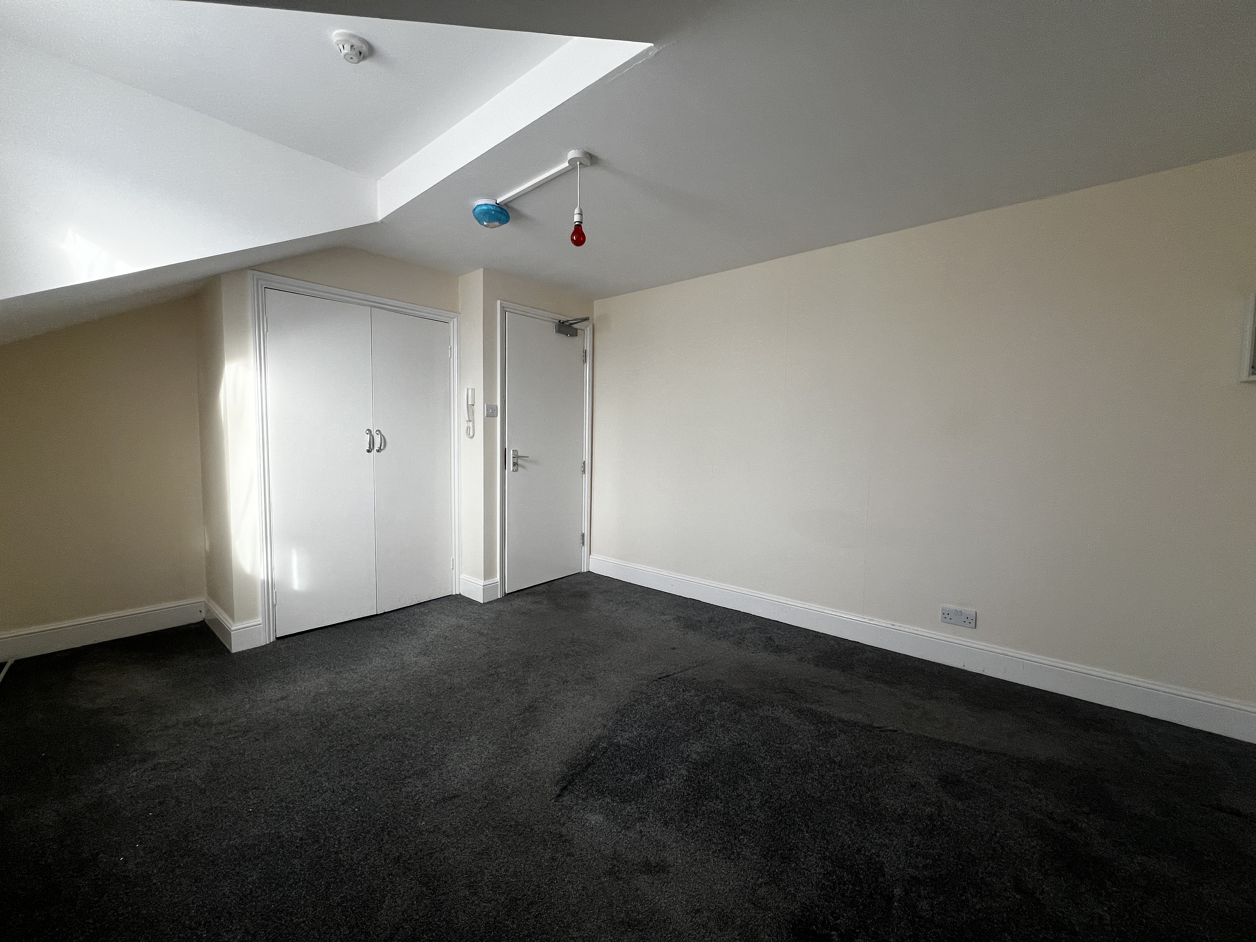 VACANT - Freehold Mid Terrace Building
