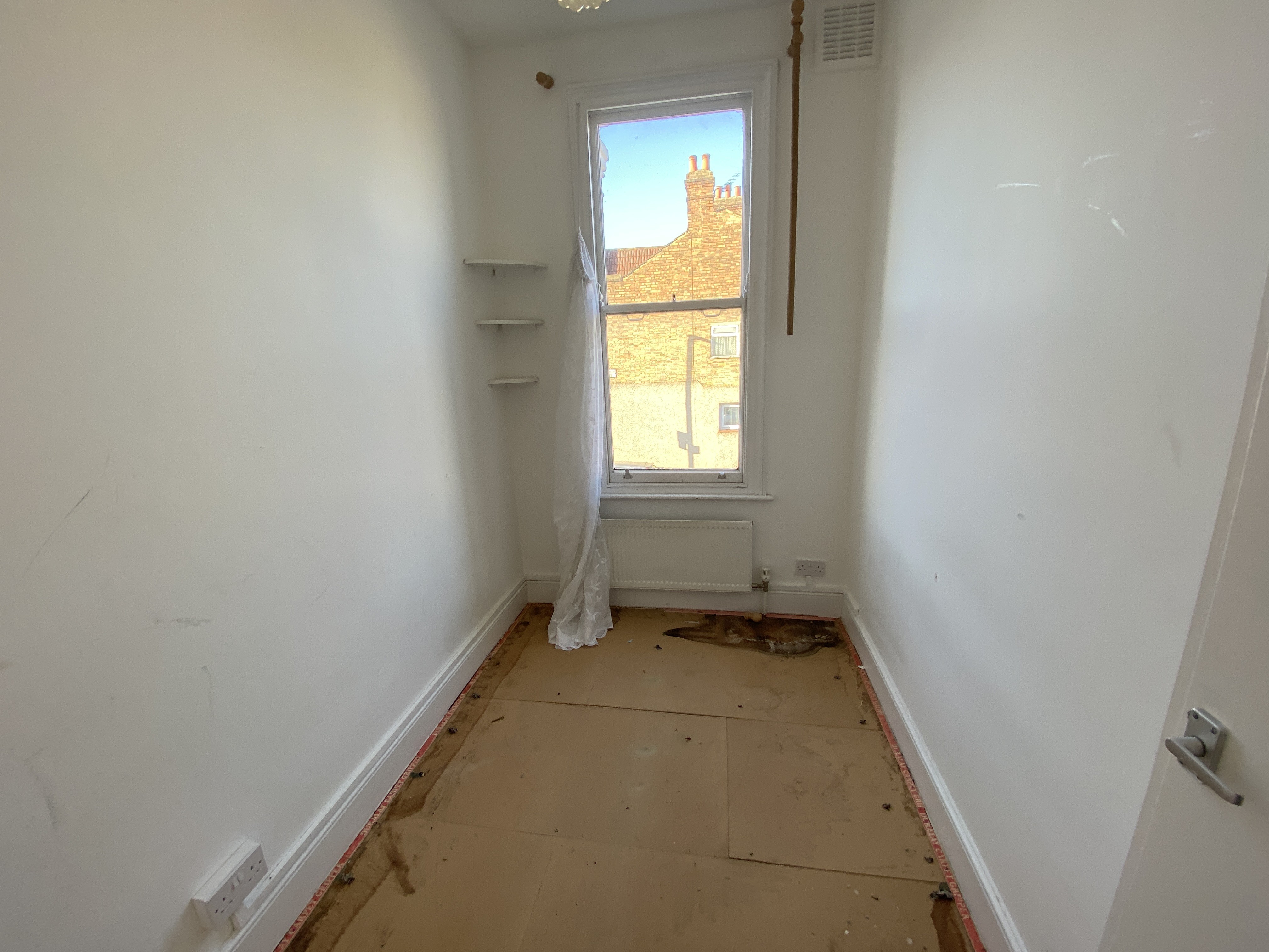 VACANT - Leasehold Self Contained First Floor Flat