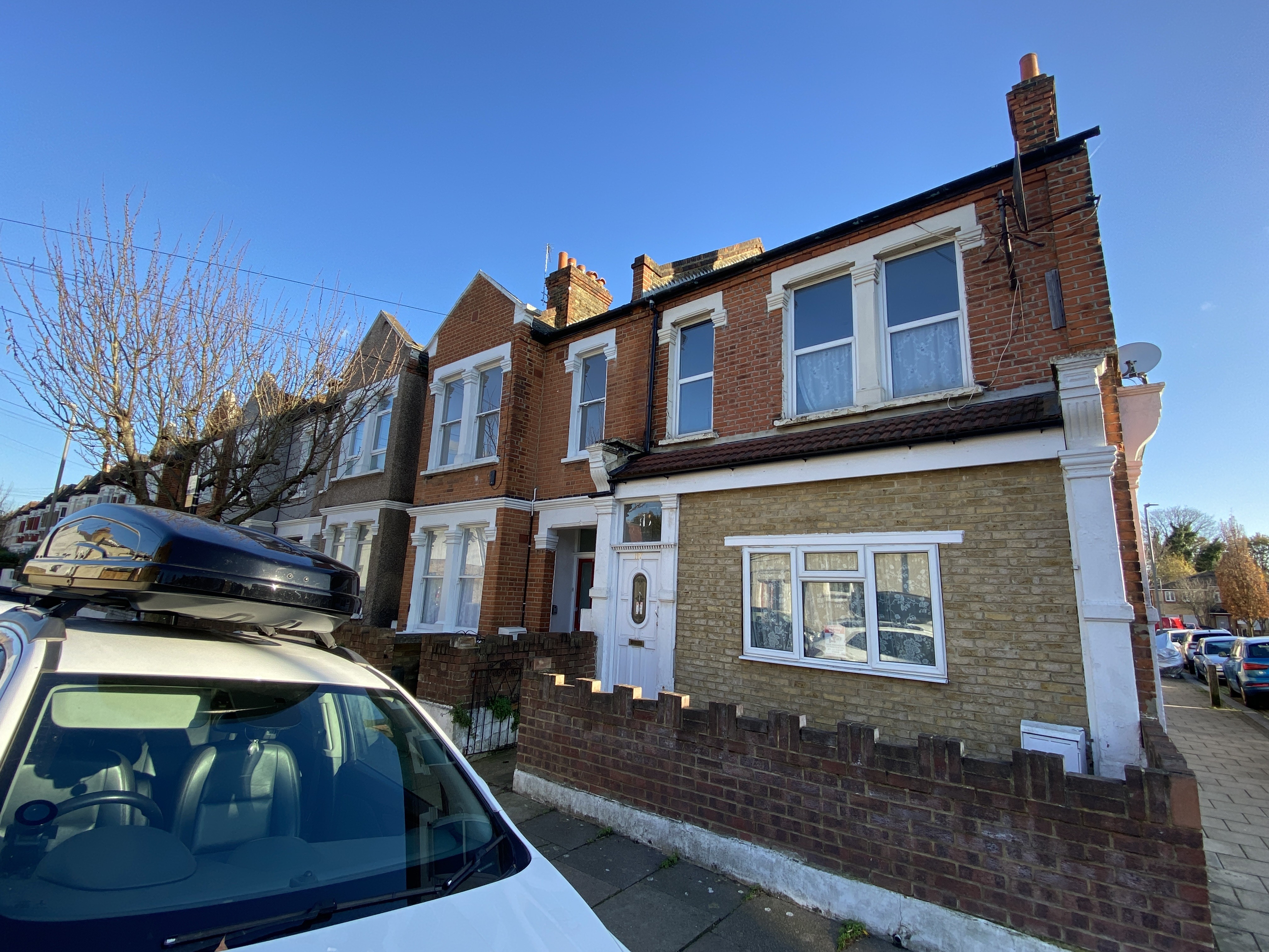 VACANT - Leasehold Self Contained First Floor Flat