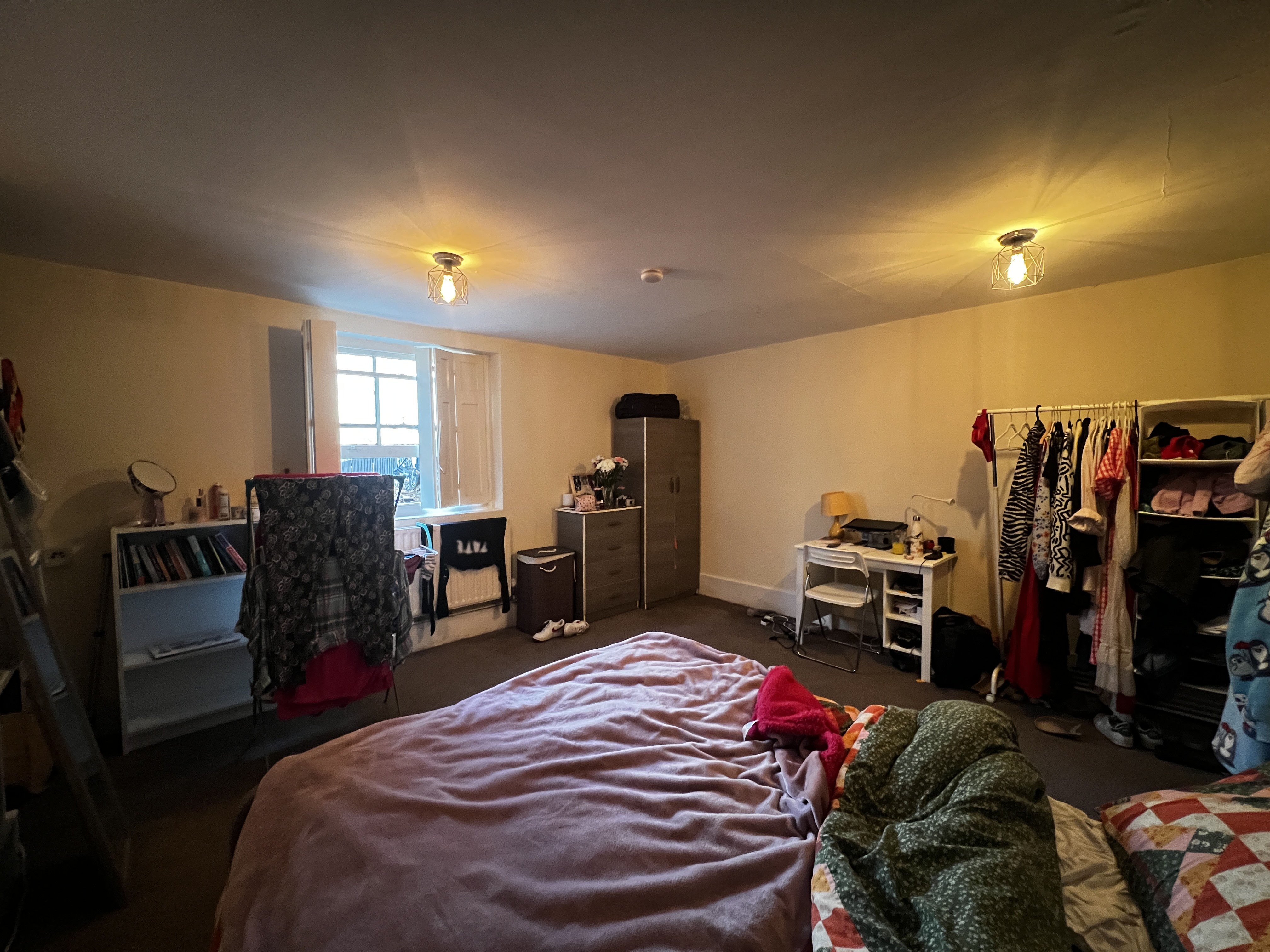 INVESTMENT - Freehold End of Terrace (HMO) Building 