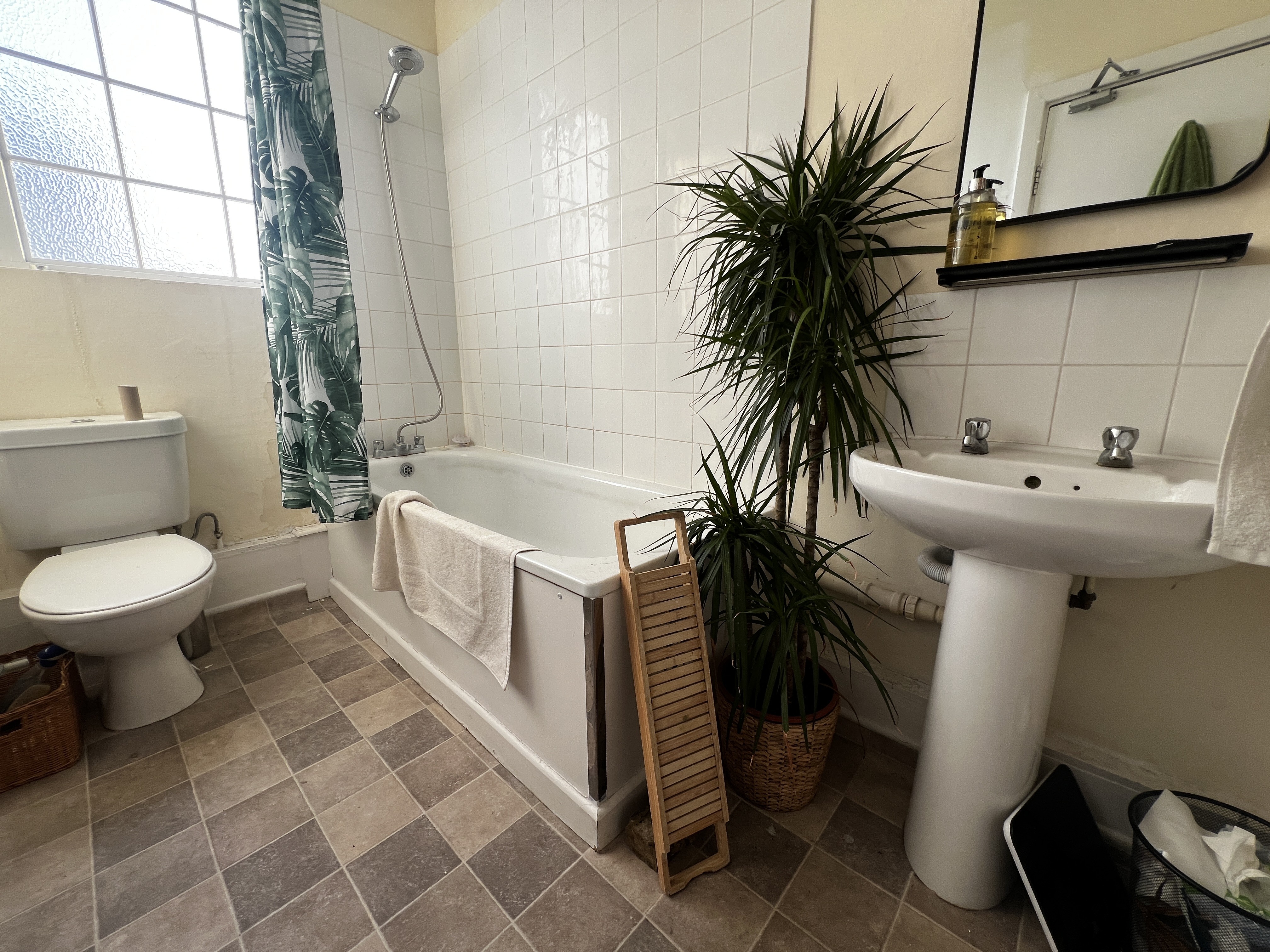 INVESTMENT - Freehold End of Terrace (HMO) Building 