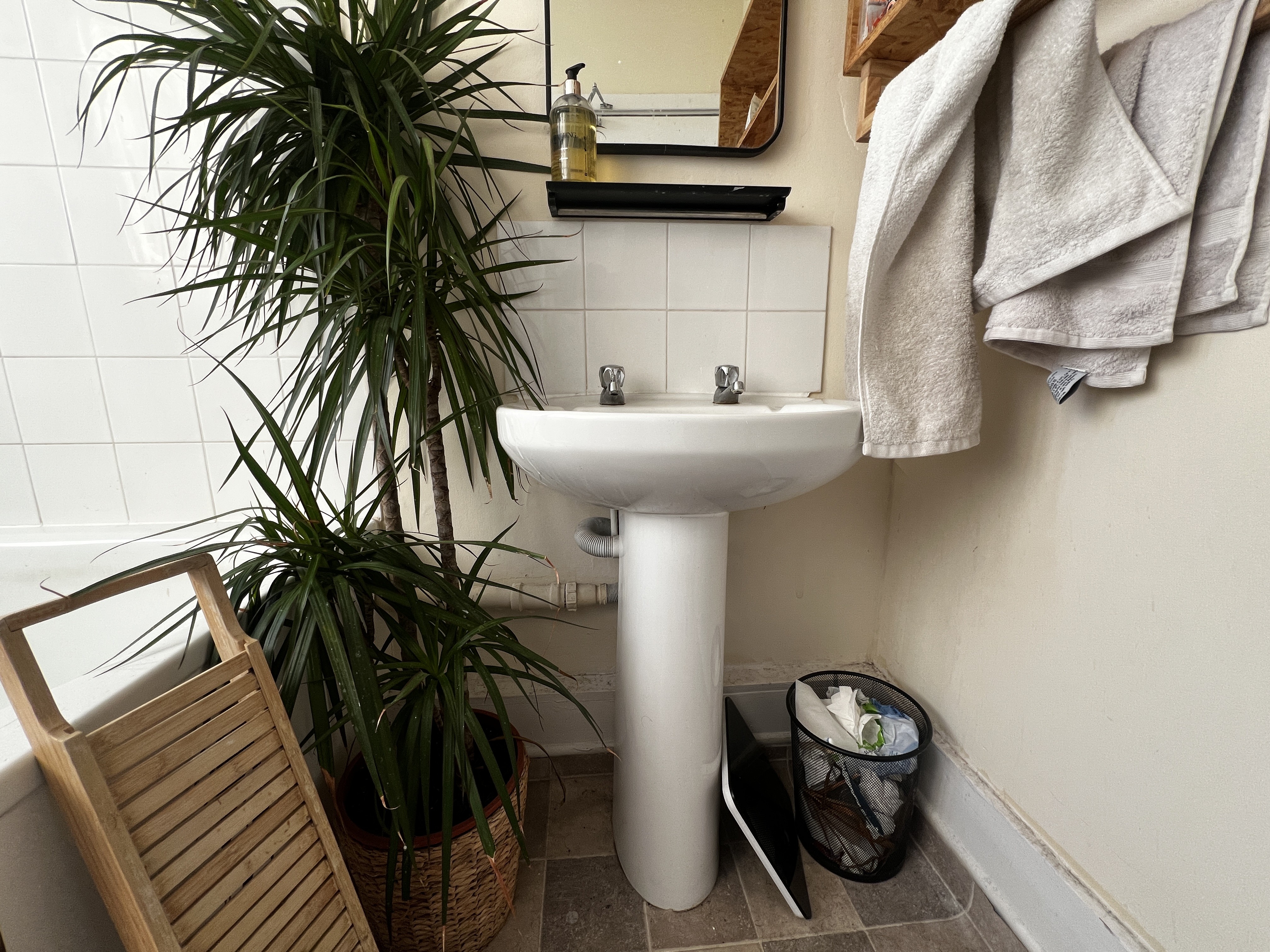 INVESTMENT - Freehold End of Terrace (HMO) Building 