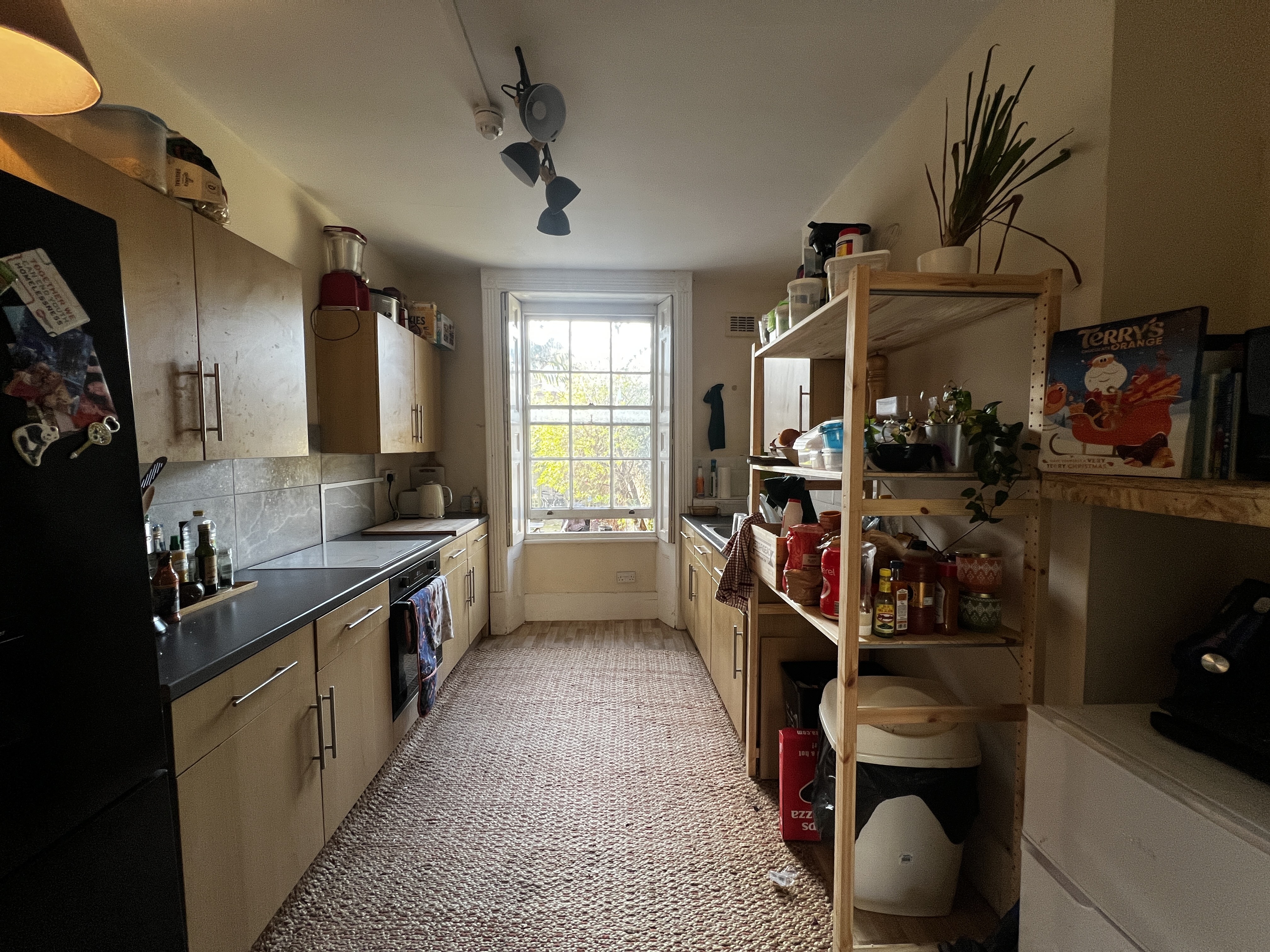INVESTMENT - Freehold End of Terrace (HMO) Building 
