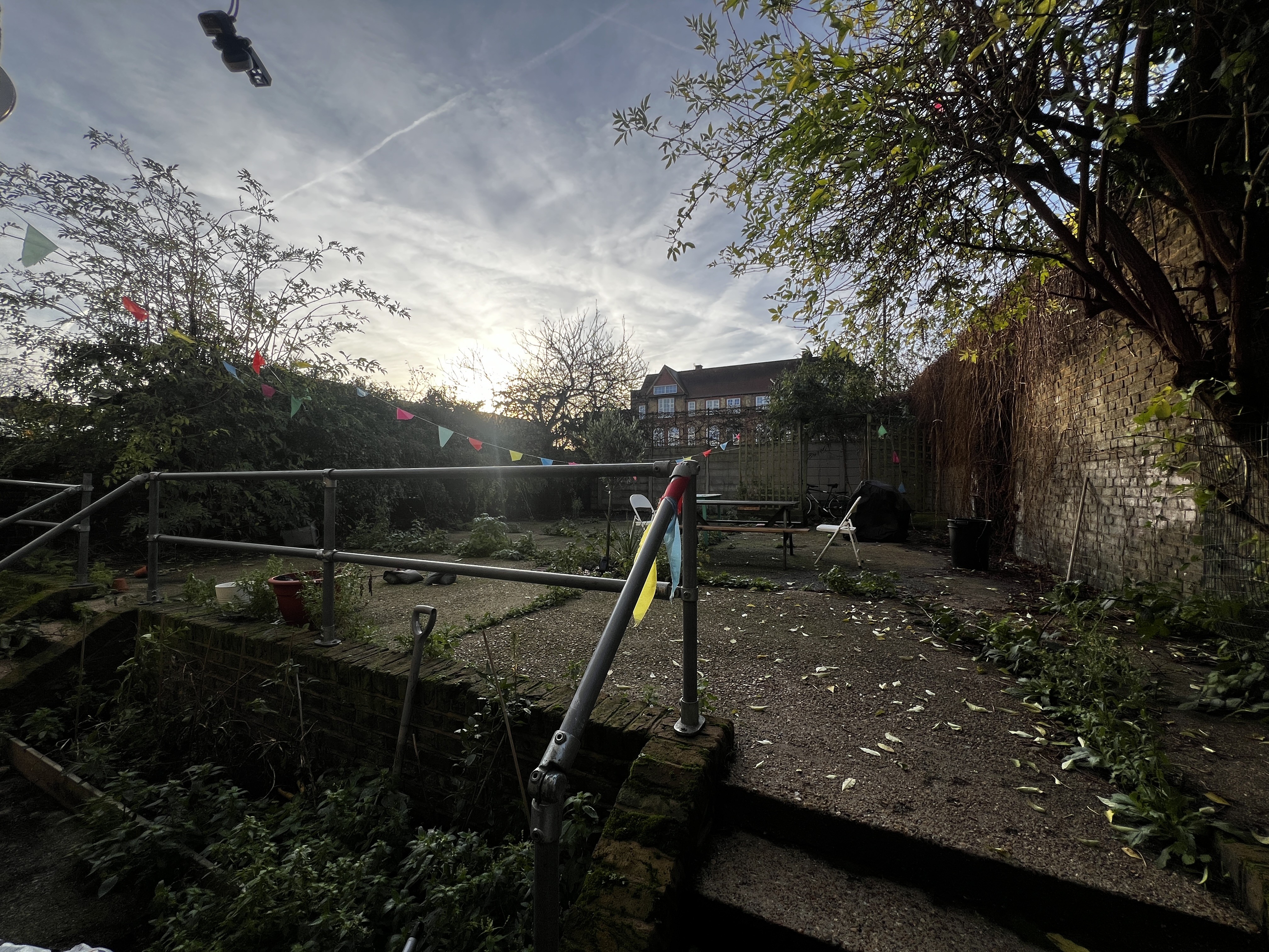INVESTMENT - Freehold End of Terrace (HMO) Building 