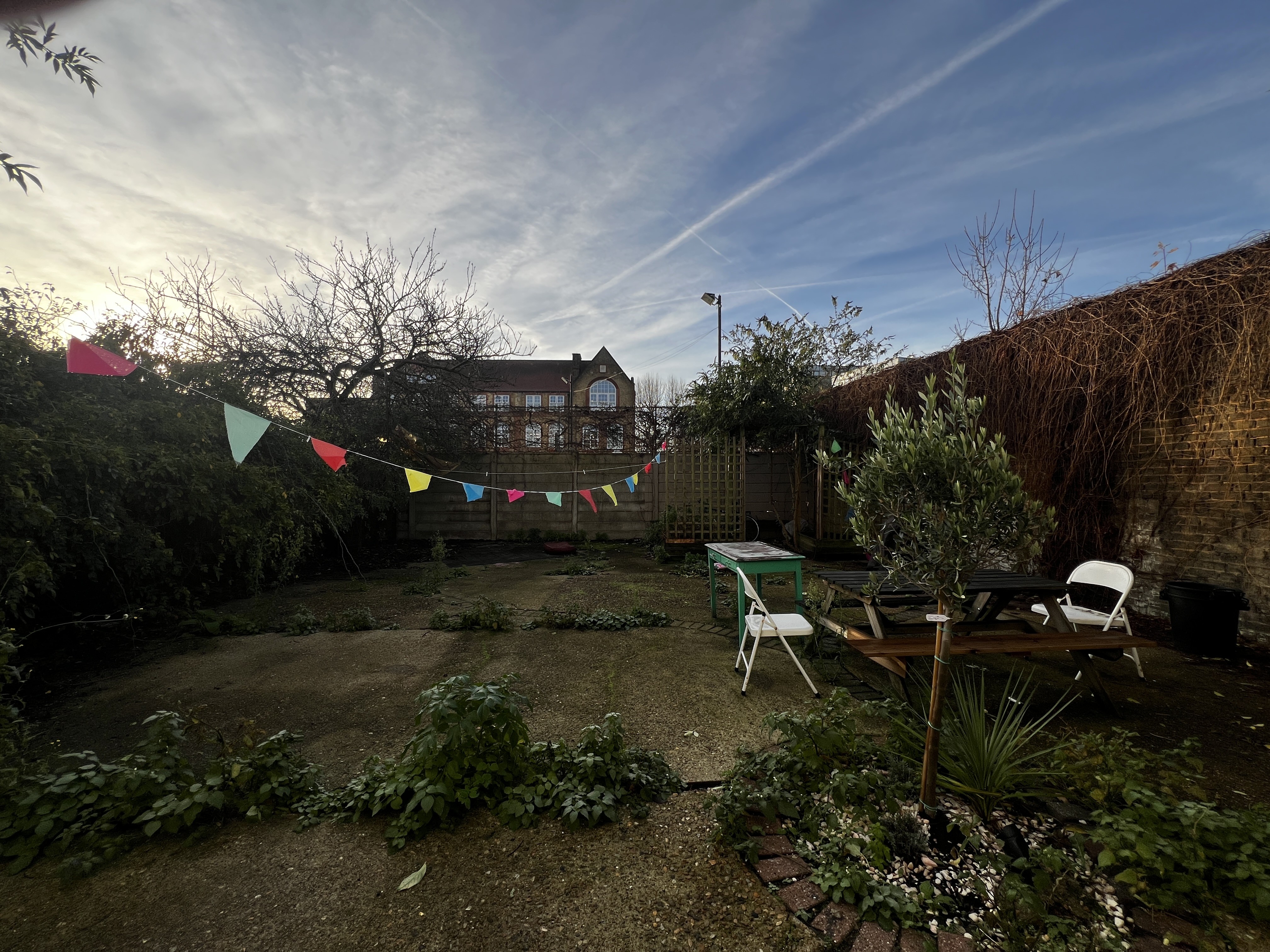 INVESTMENT - Freehold End of Terrace (HMO) Building 