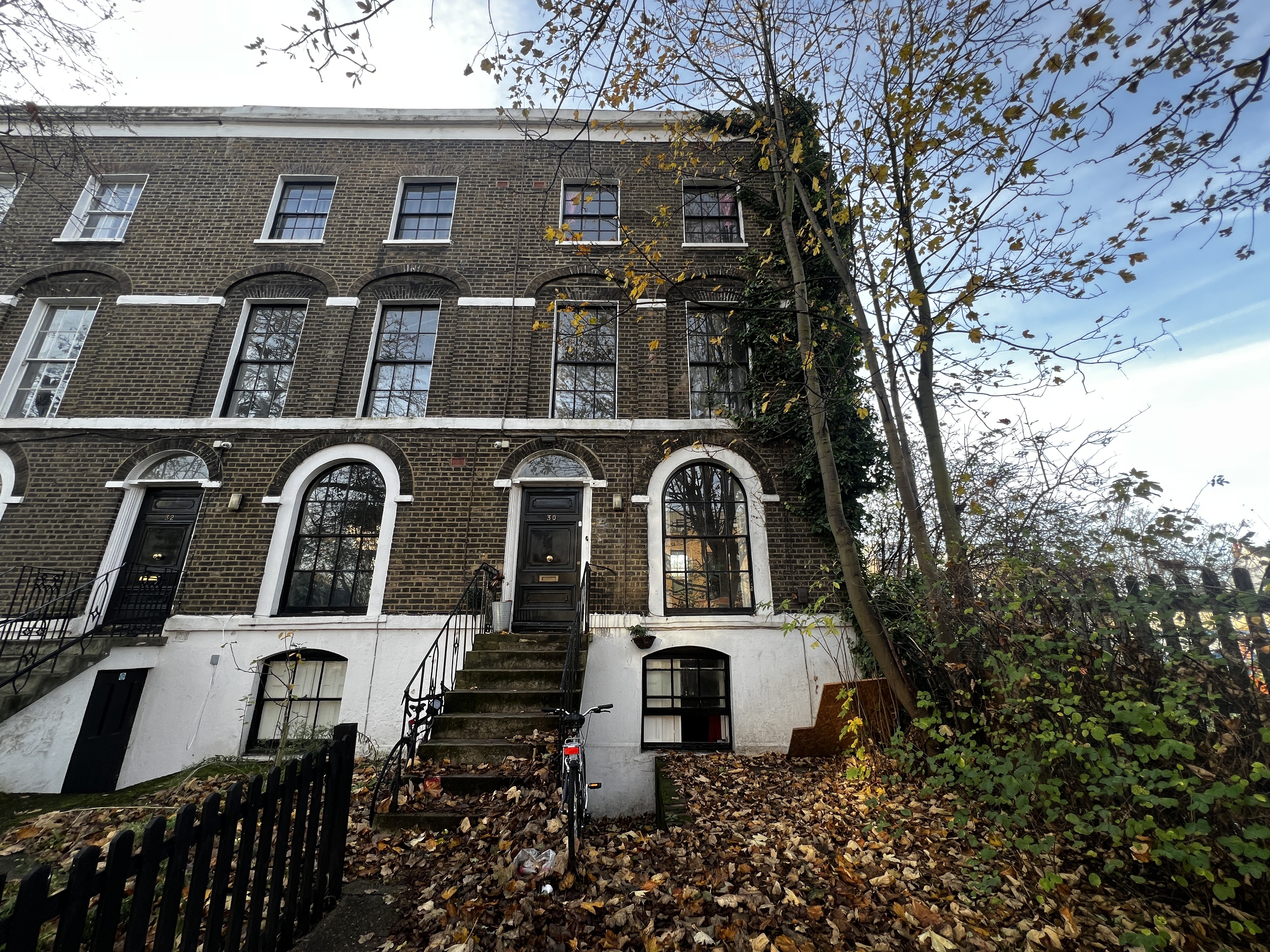 INVESTMENT - Freehold End of Terrace (HMO) Building 
