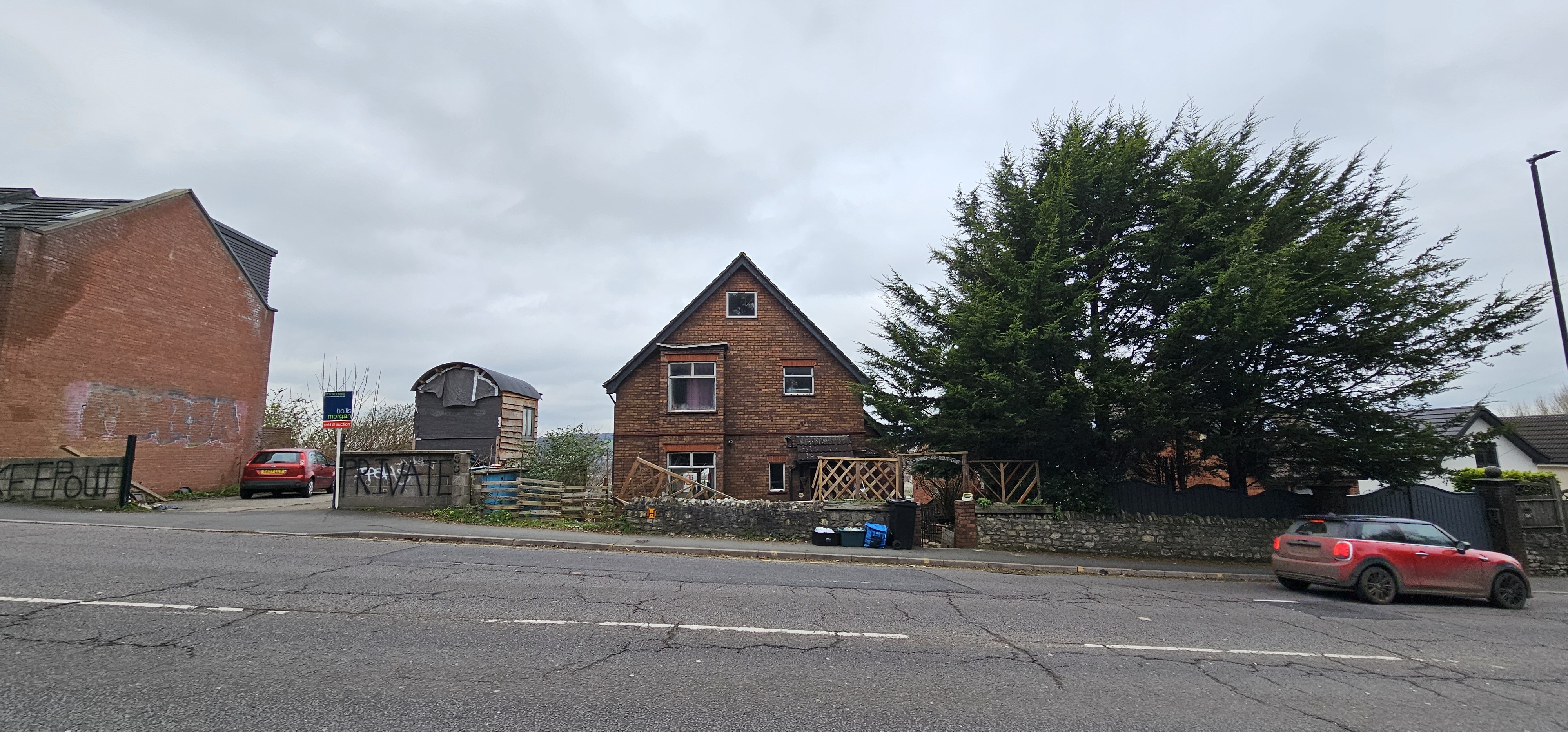 INVESTMENT - Freehold Detached House 