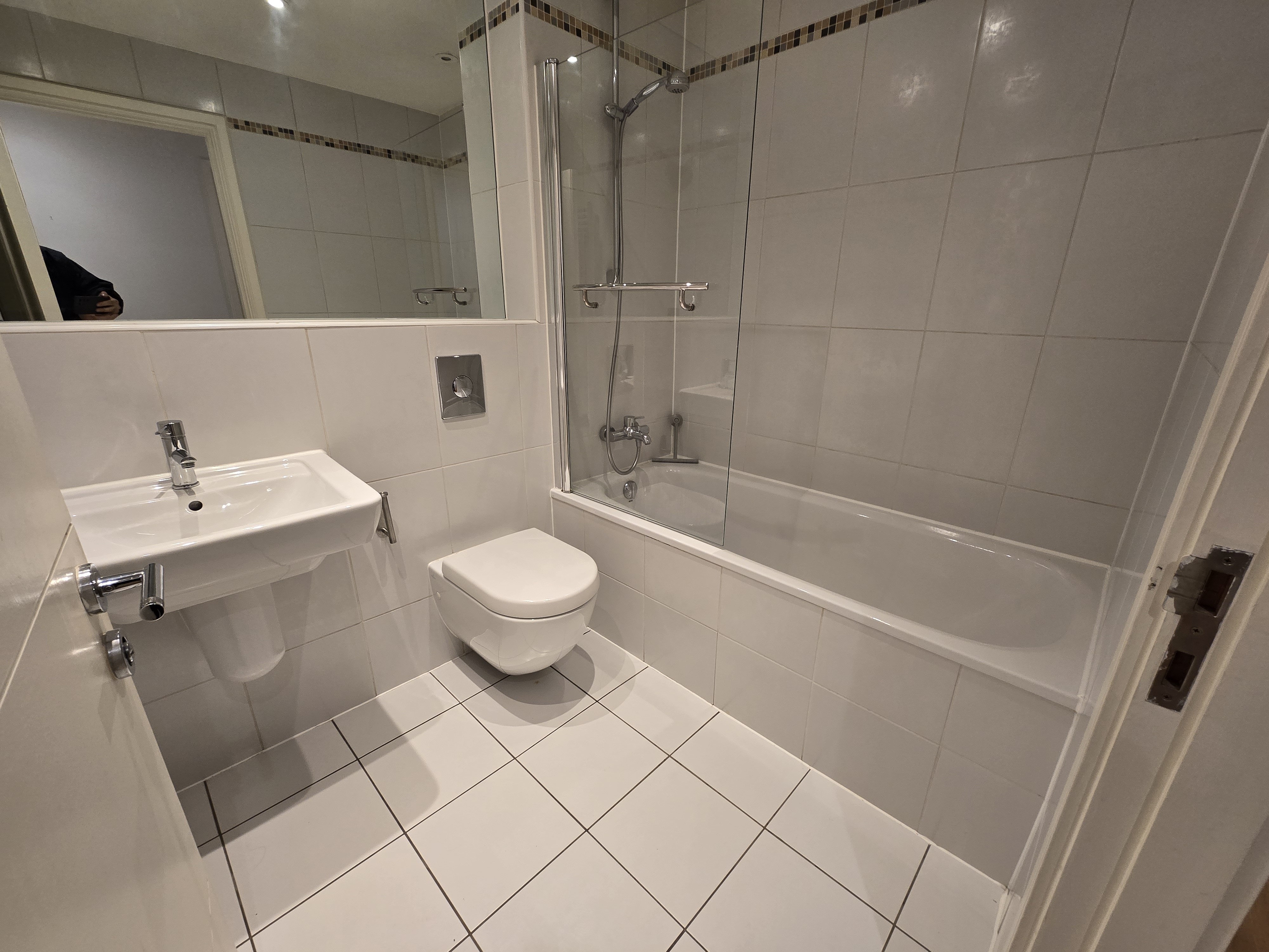 VACANT - Leasehold Self Contained Second Floor Flat situated within a Listed Building