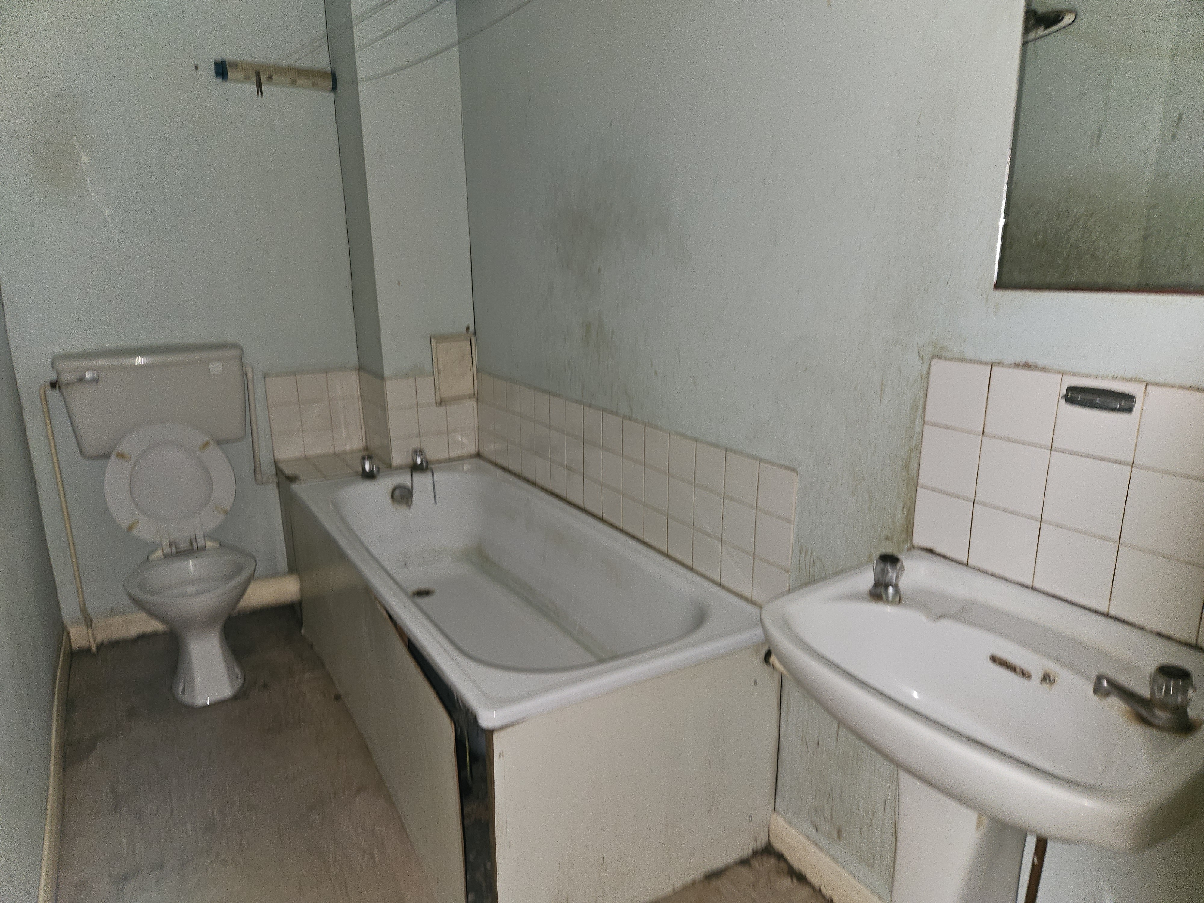 VACANT - Leasehold Self Contained Raised Ground Floor Flat