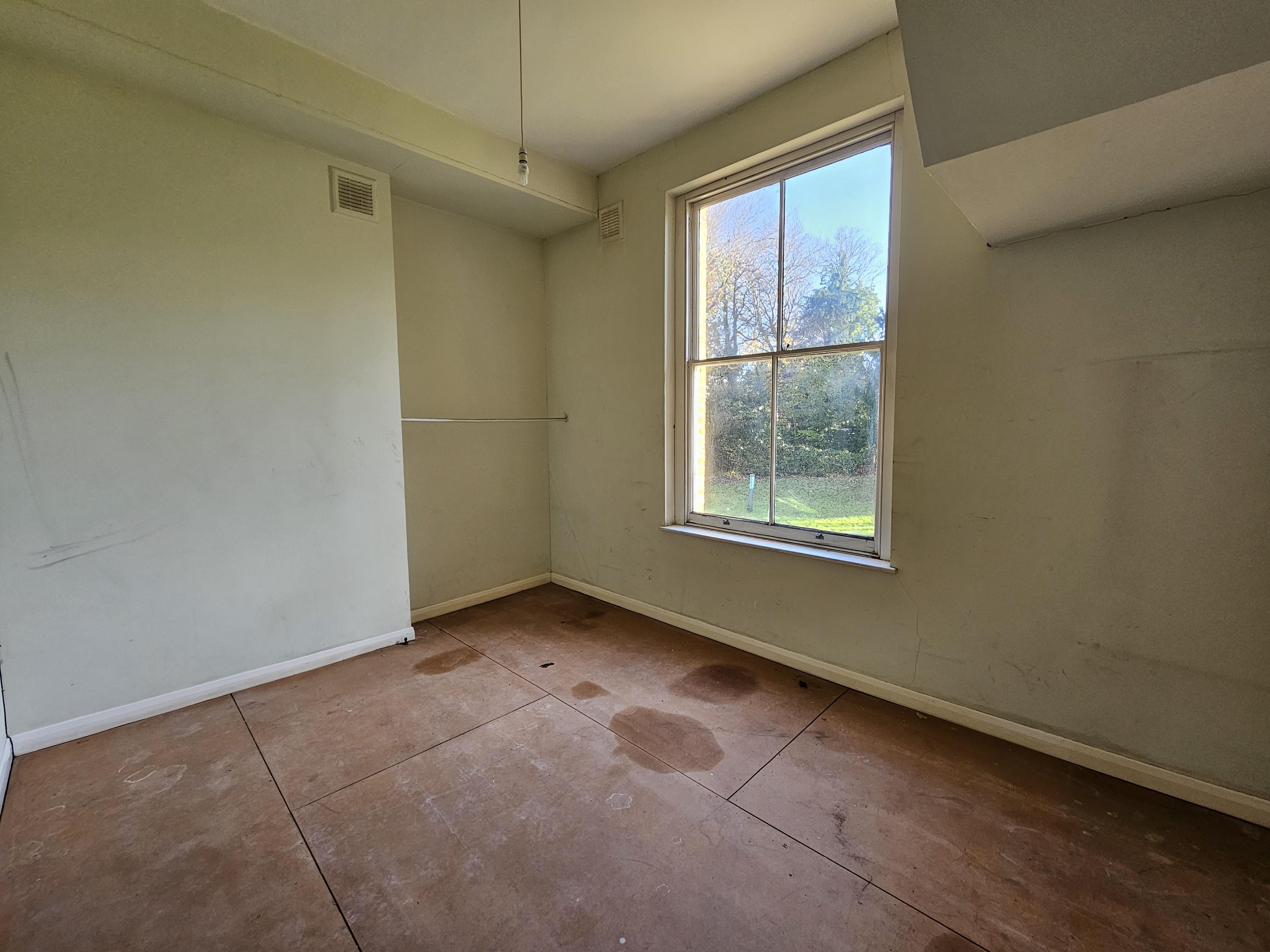 VACANT - Leasehold Self Contained Raised Ground Floor Flat