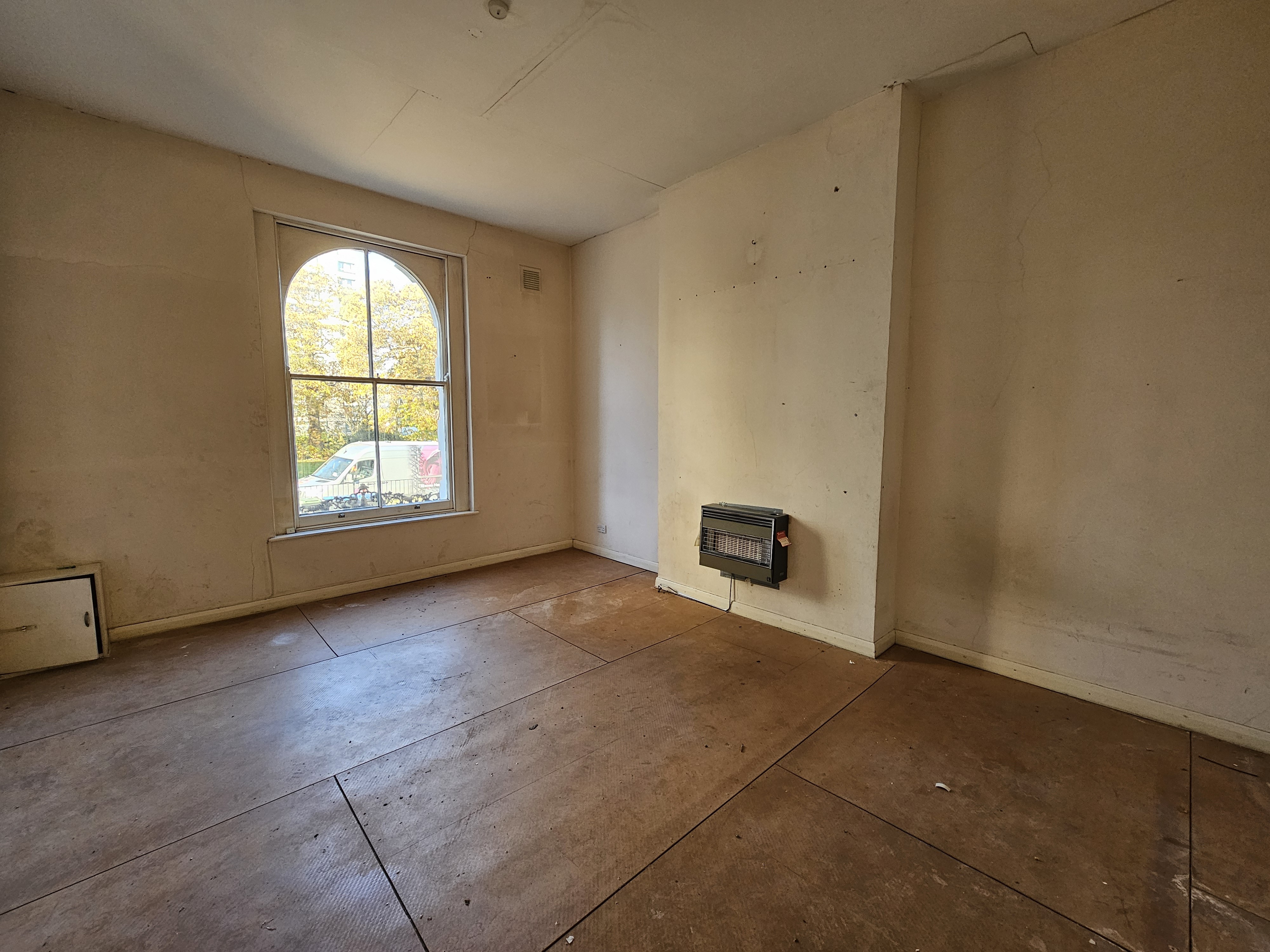 VACANT - Leasehold Self Contained Raised Ground Floor Flat
