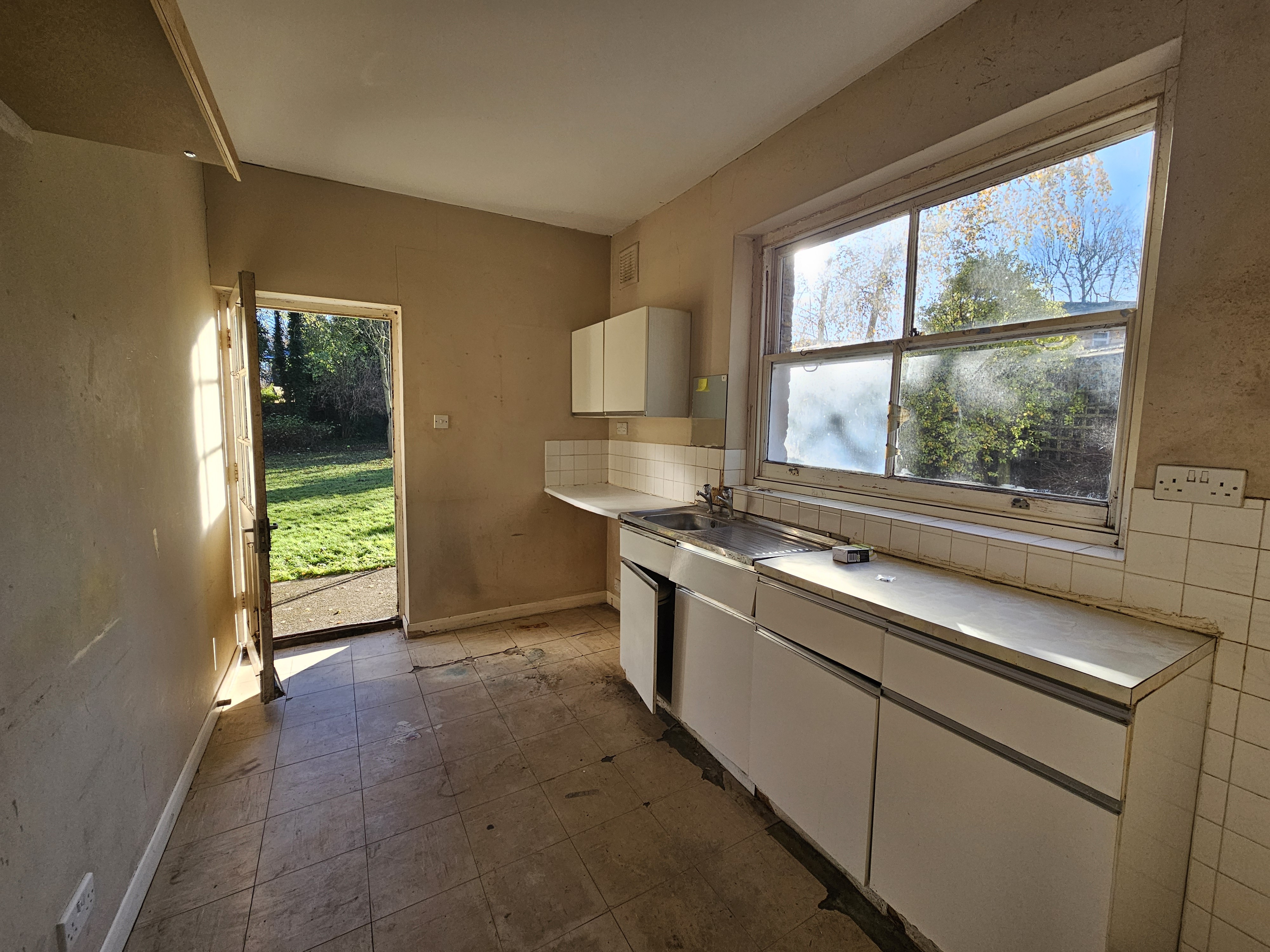 VACANT - Leasehold Self Contained Raised Ground Floor Flat