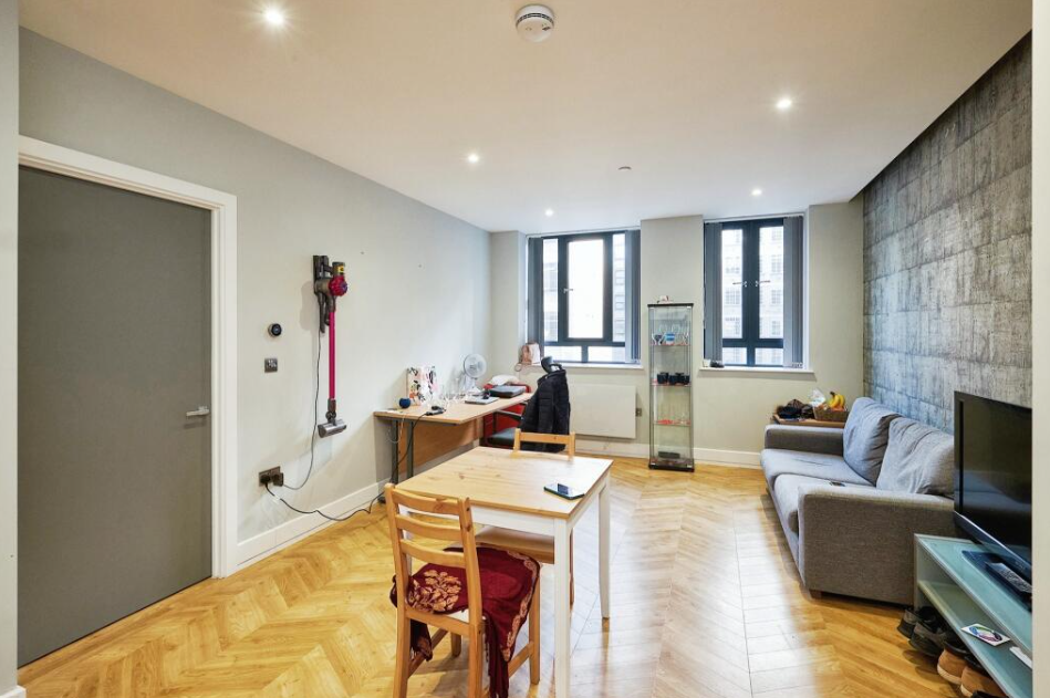 INVESTMENT - Six Long Leasehold Self Contained Flats
