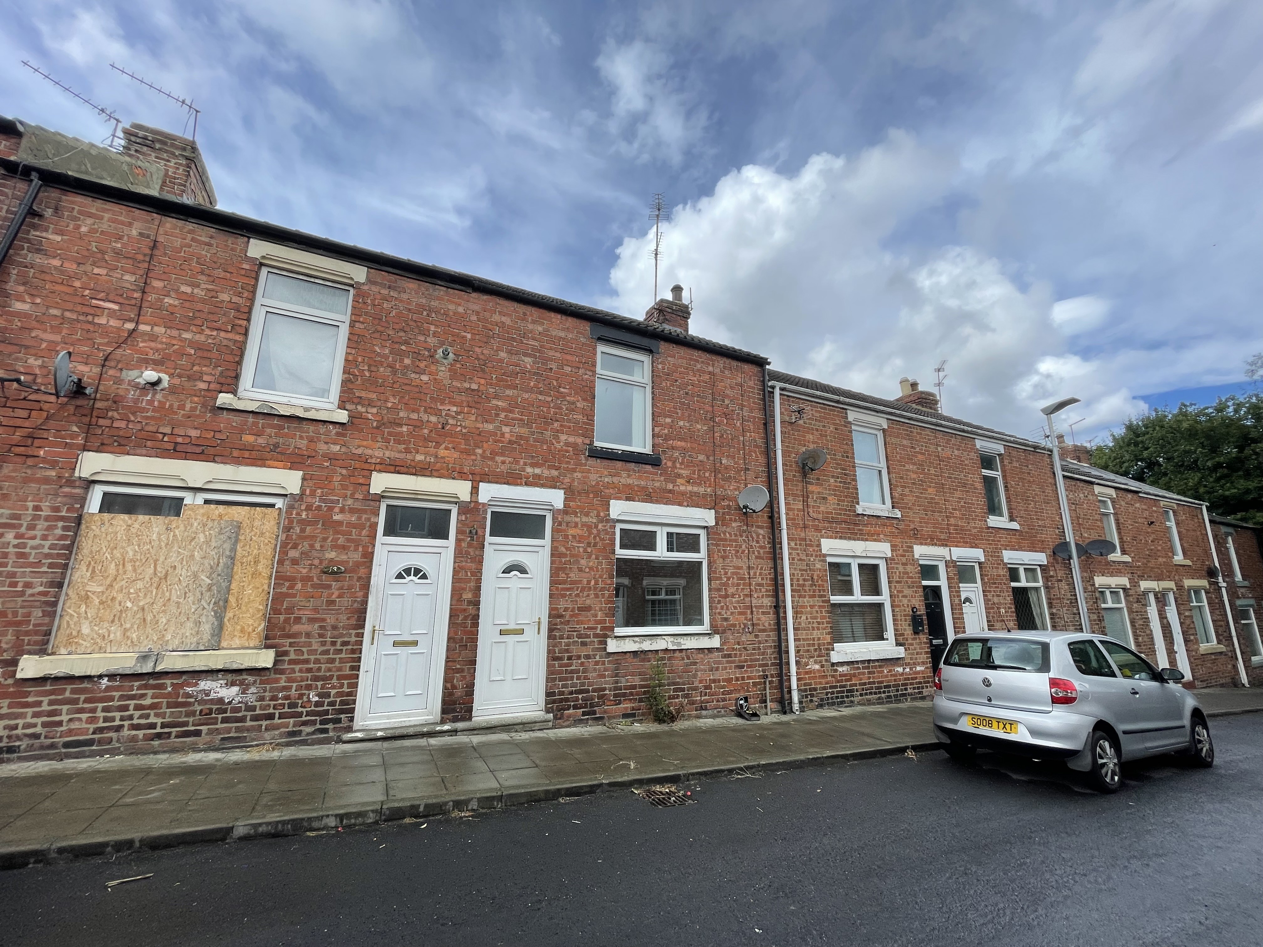 VACANT - Freehold Mid Terrace