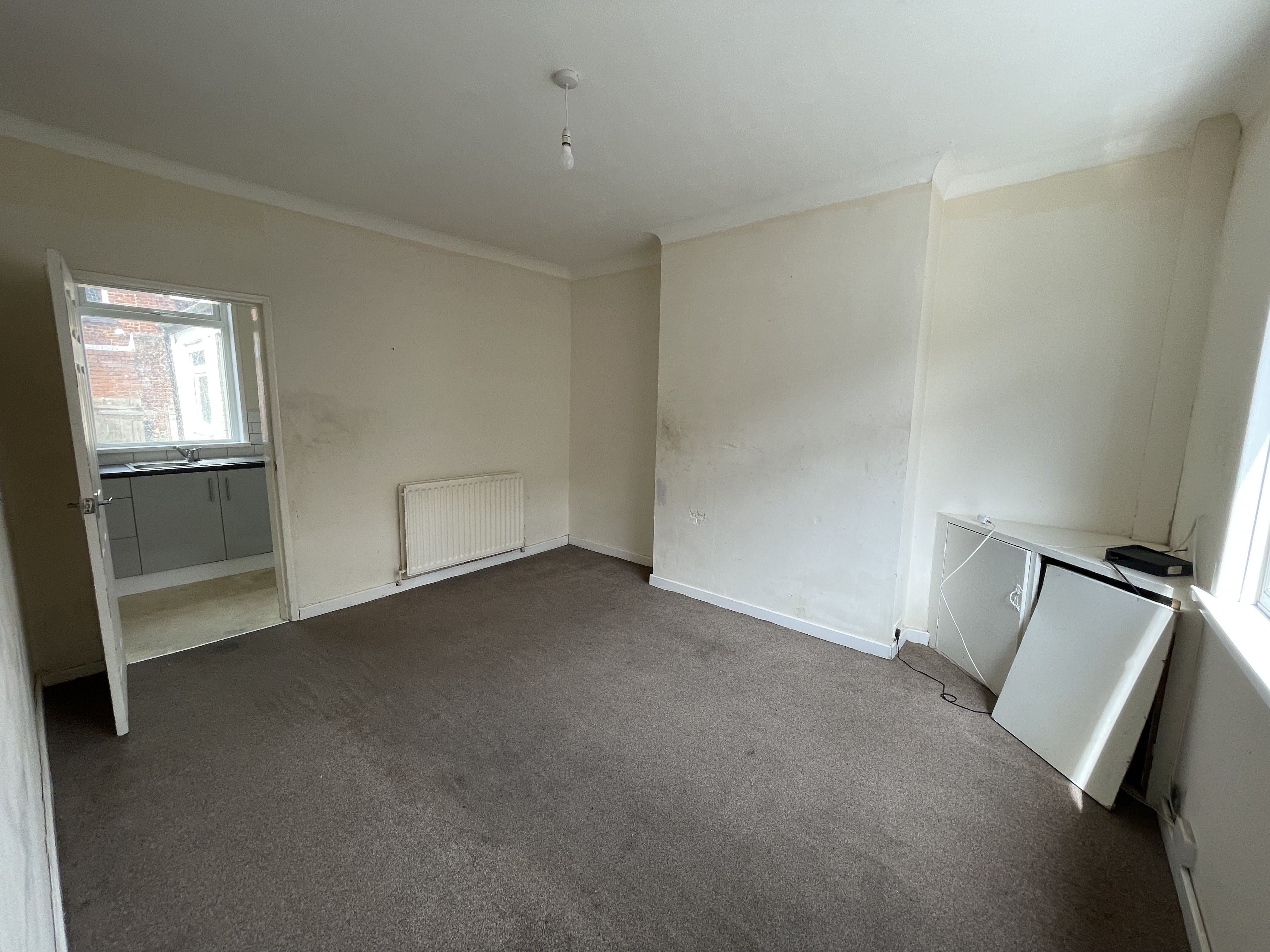VACANT - Freehold Mid Terrace
