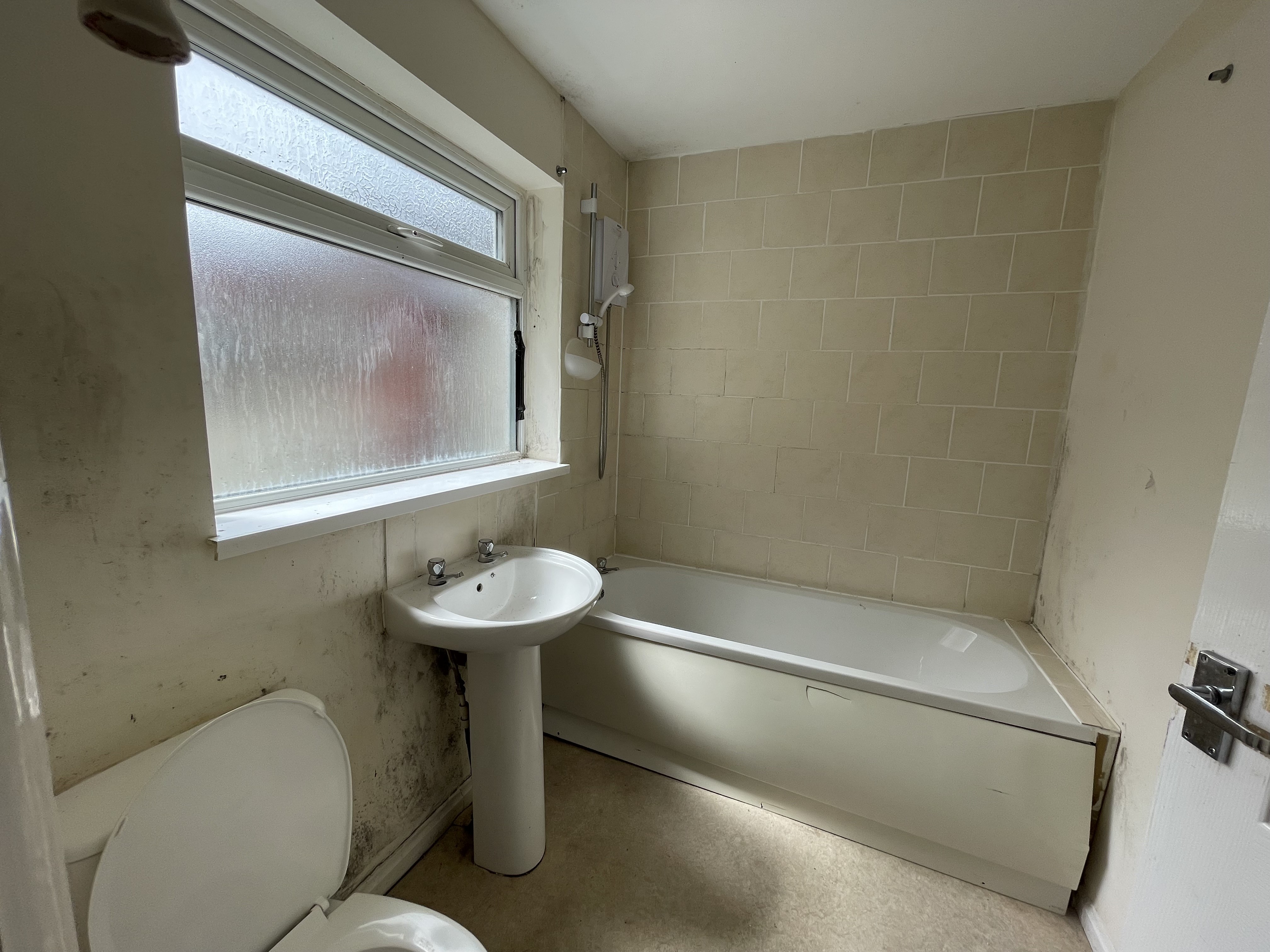 VACANT - Freehold Mid Terrace