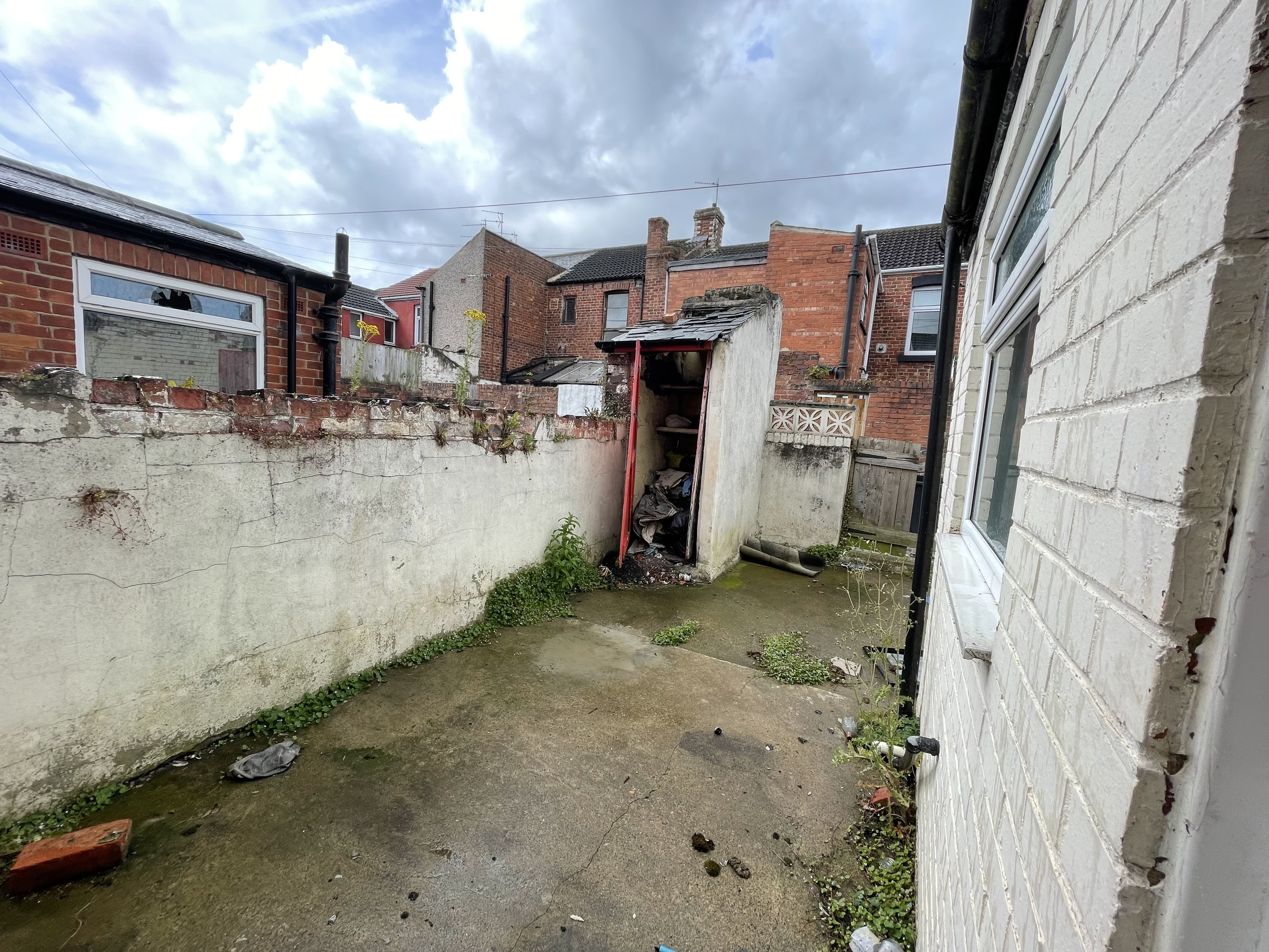 VACANT - Freehold Mid Terrace