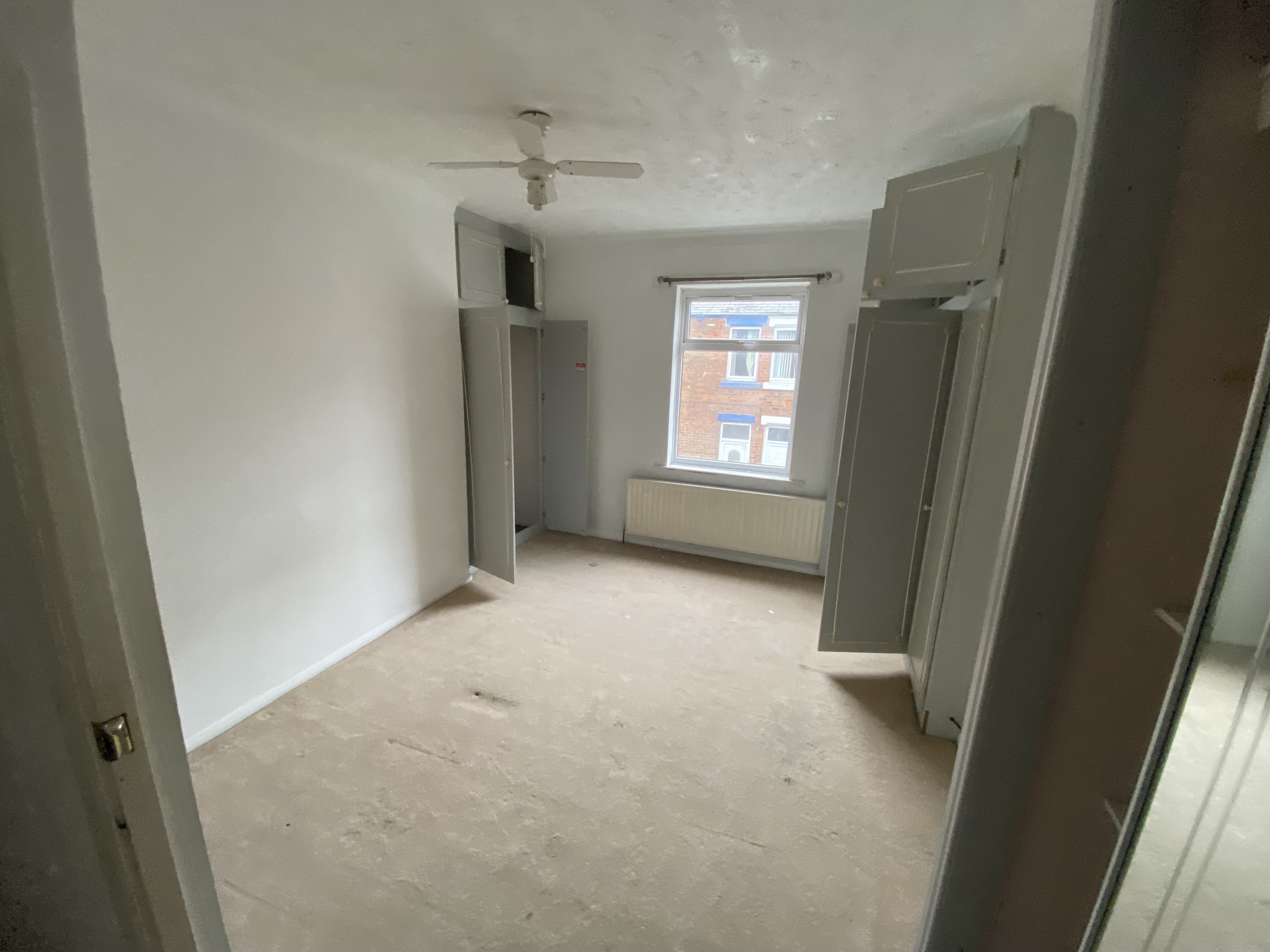 VACANT - Freehold End Terrace House