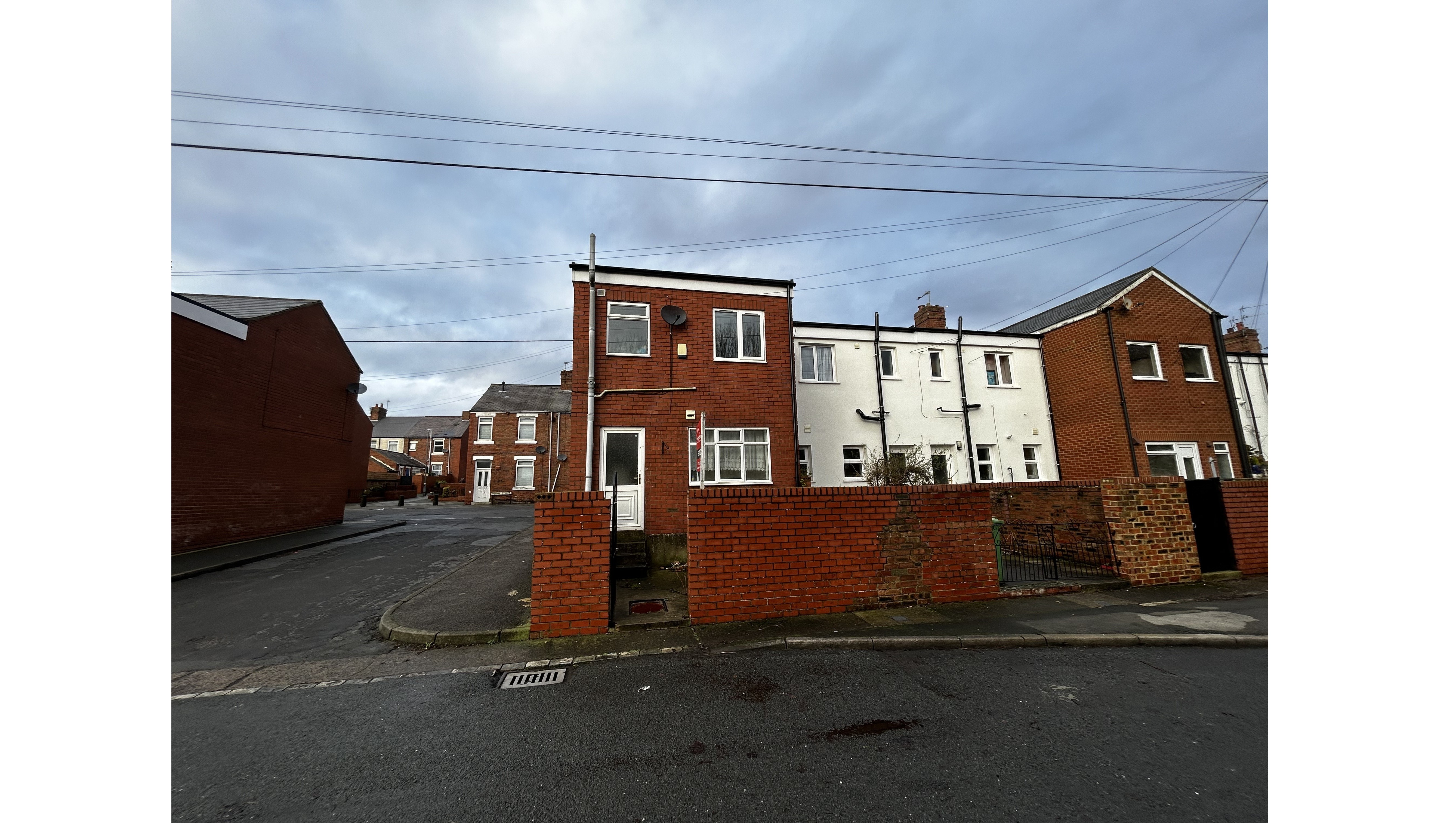 VACANT - Freehold End Terrace House