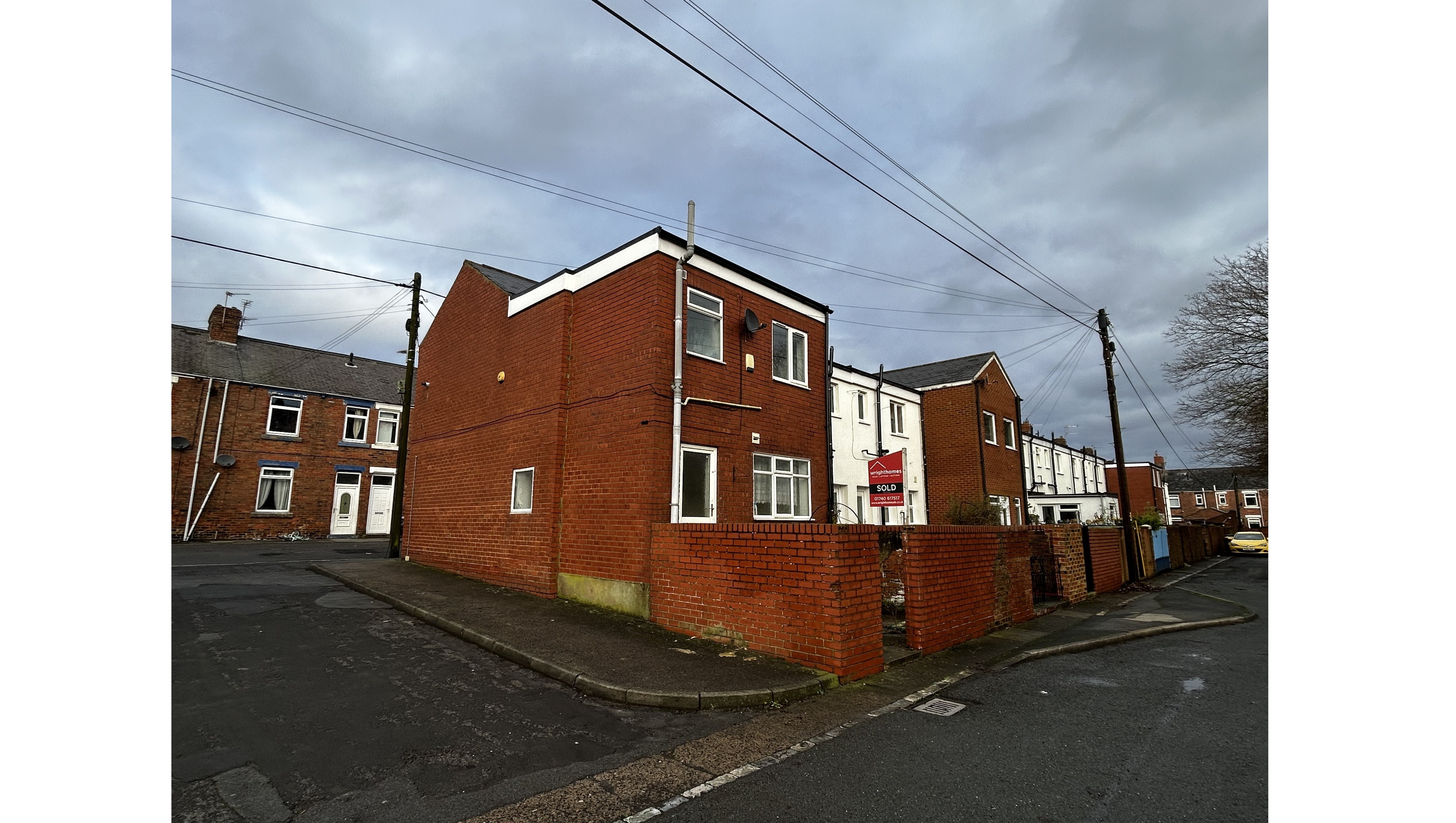 VACANT - Freehold End Terrace House