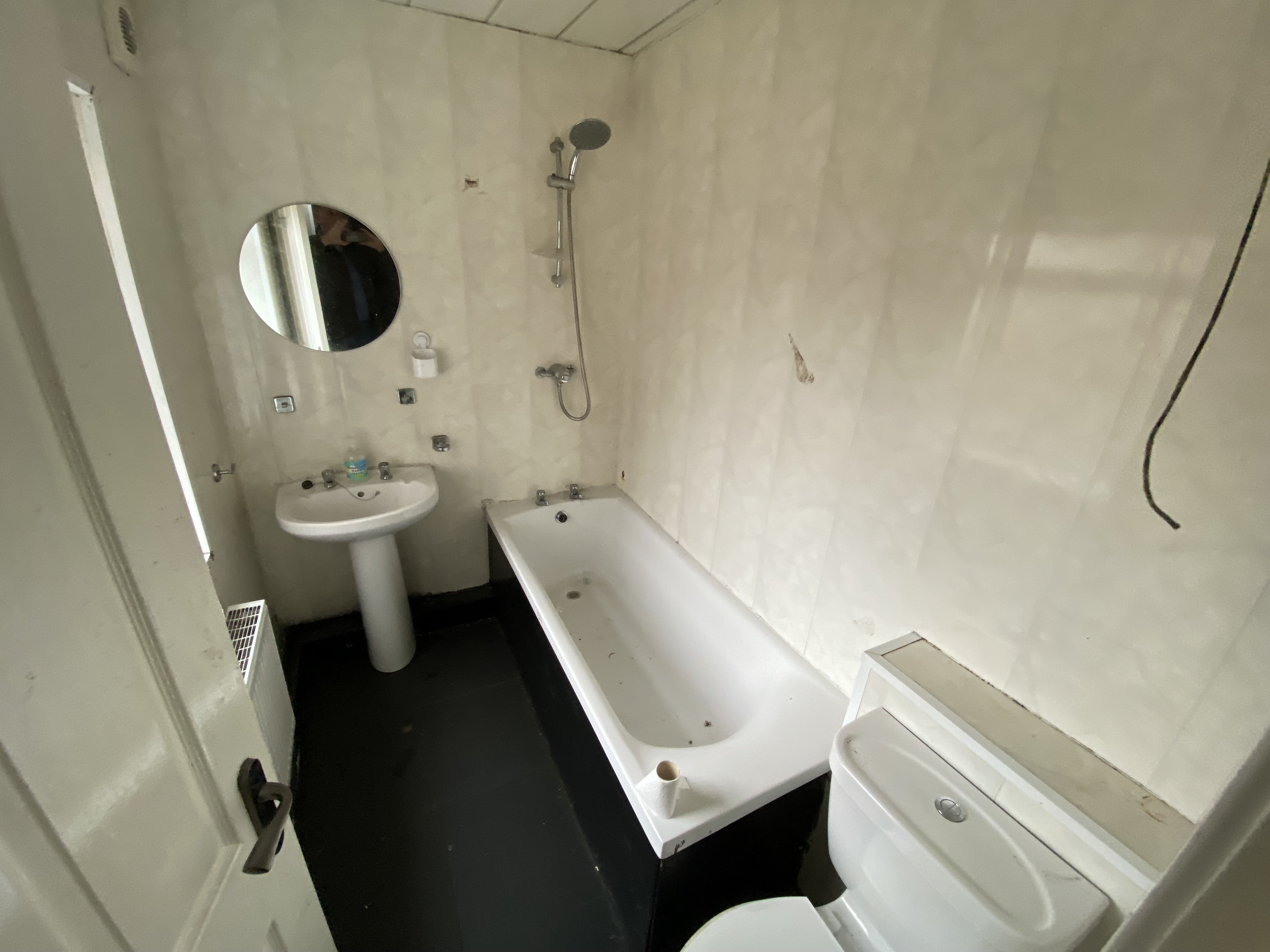 VACANT - Freehold Mid-Terrace House