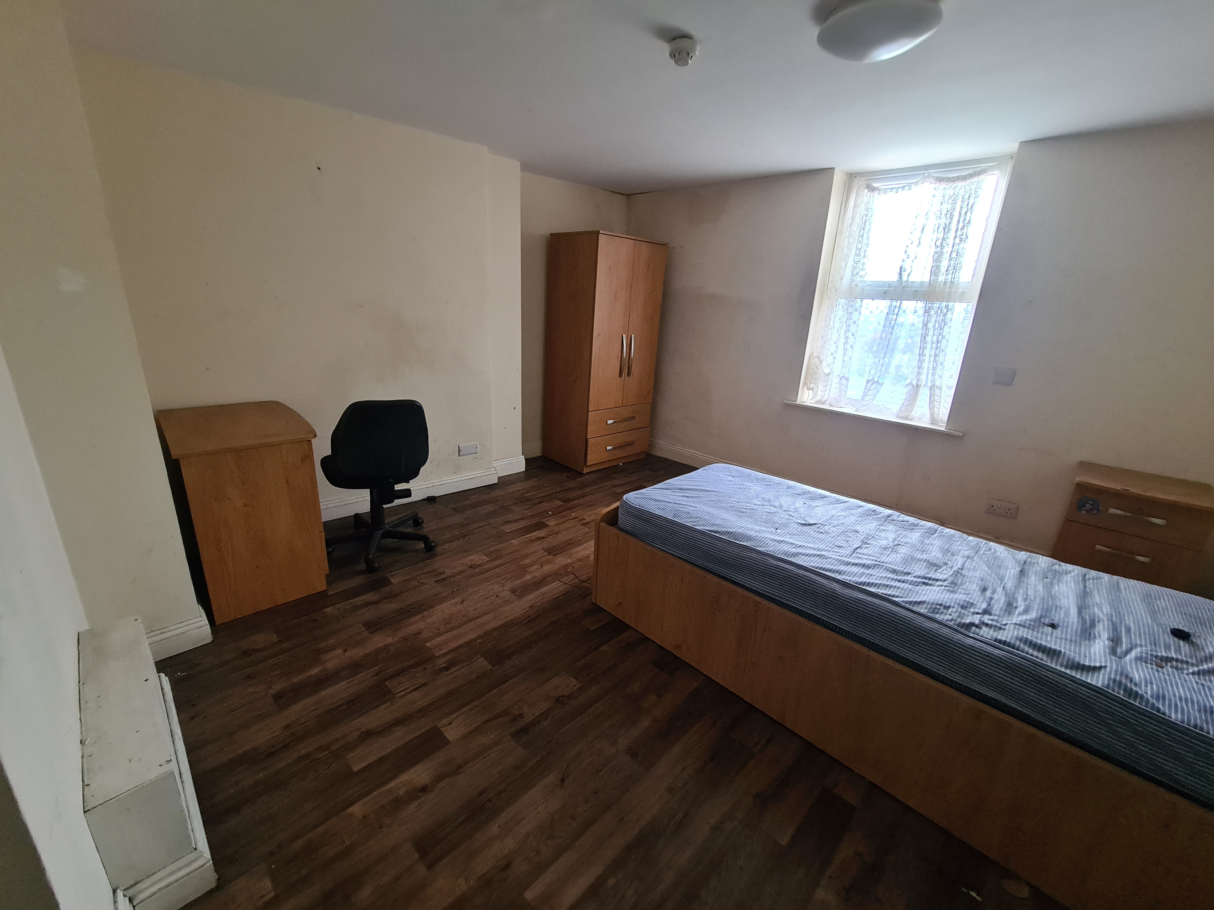 VACANT - Freehold End Of Terrace Four Storey Building
