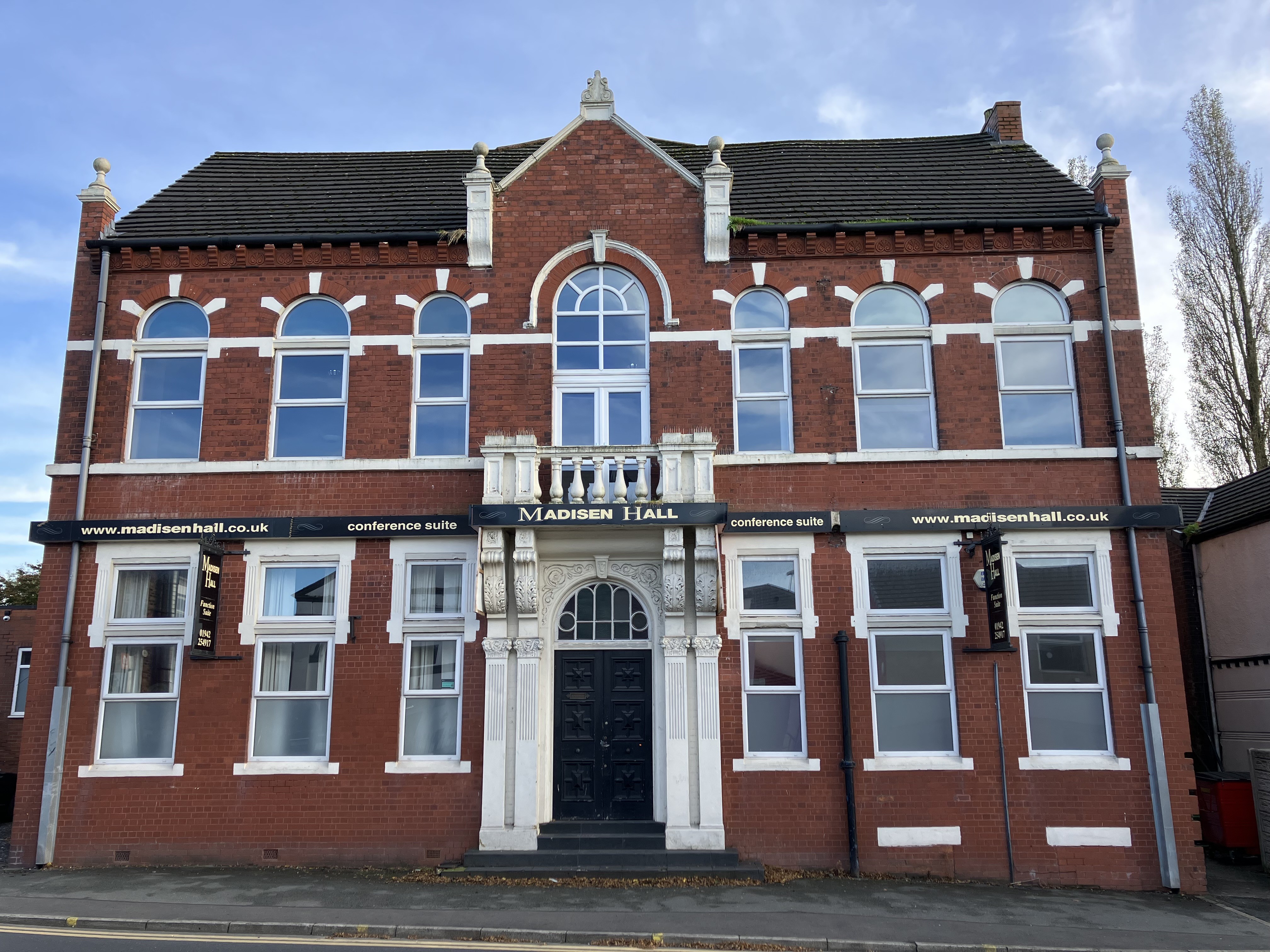 VACANT - Freehold Former Hall with Function Rooms and Offices