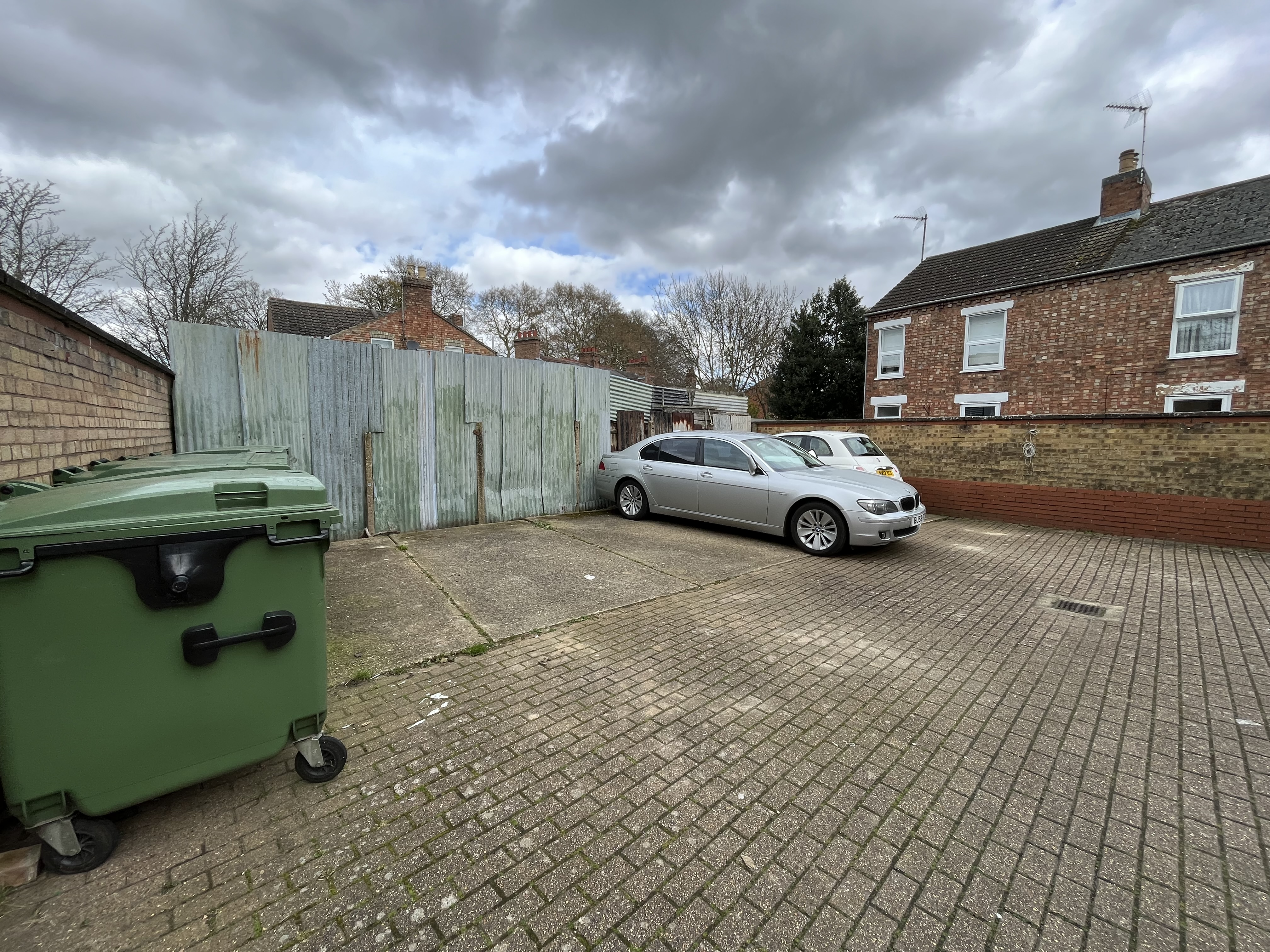 INVESTMENT - Freehold Block of Flats