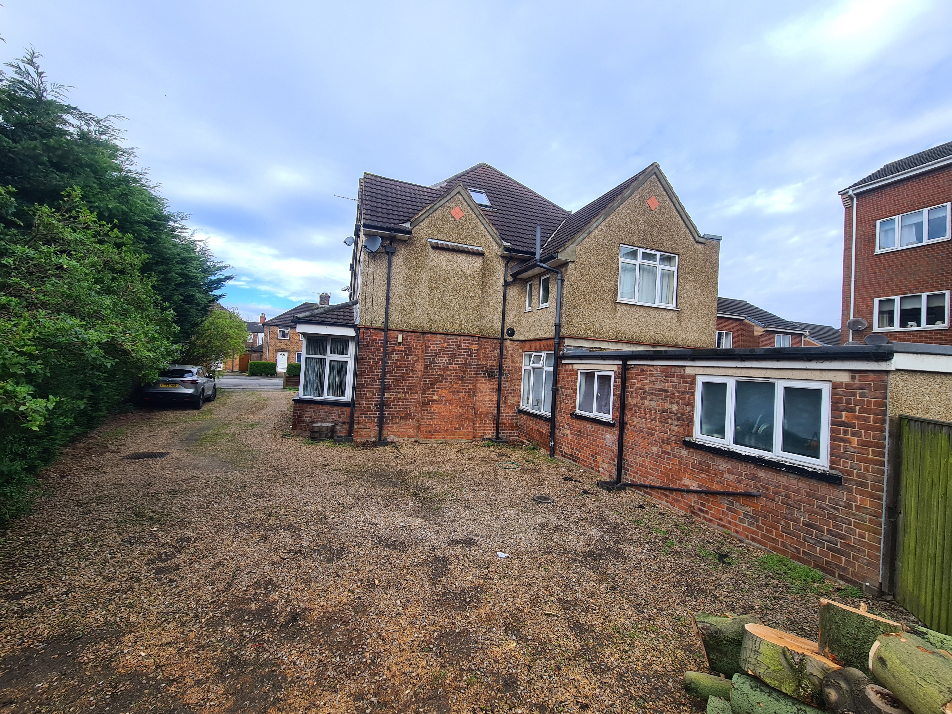 INVESTMENT - Freehold Detached Building