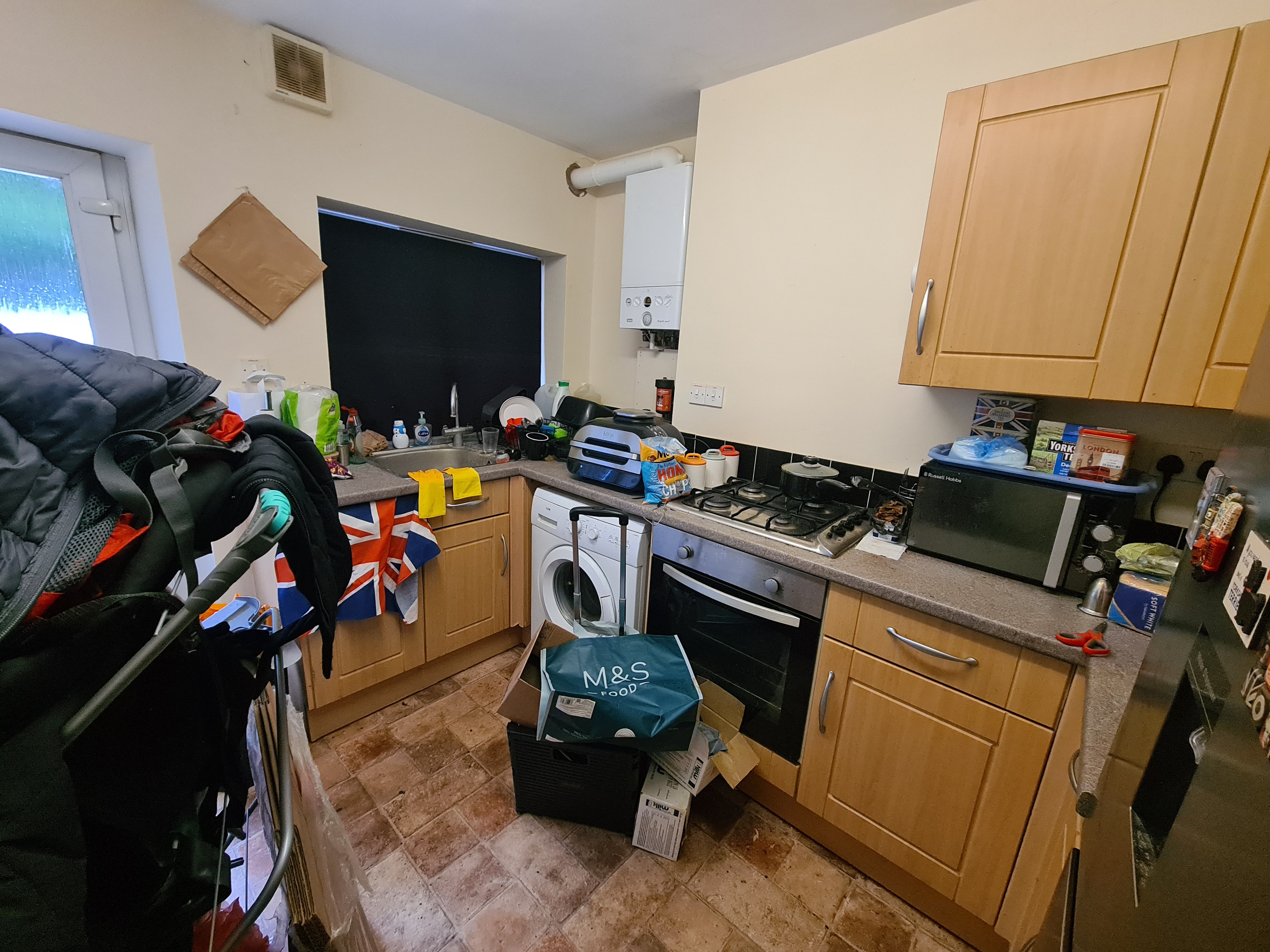 INVESTMENT - Freehold Detached Building