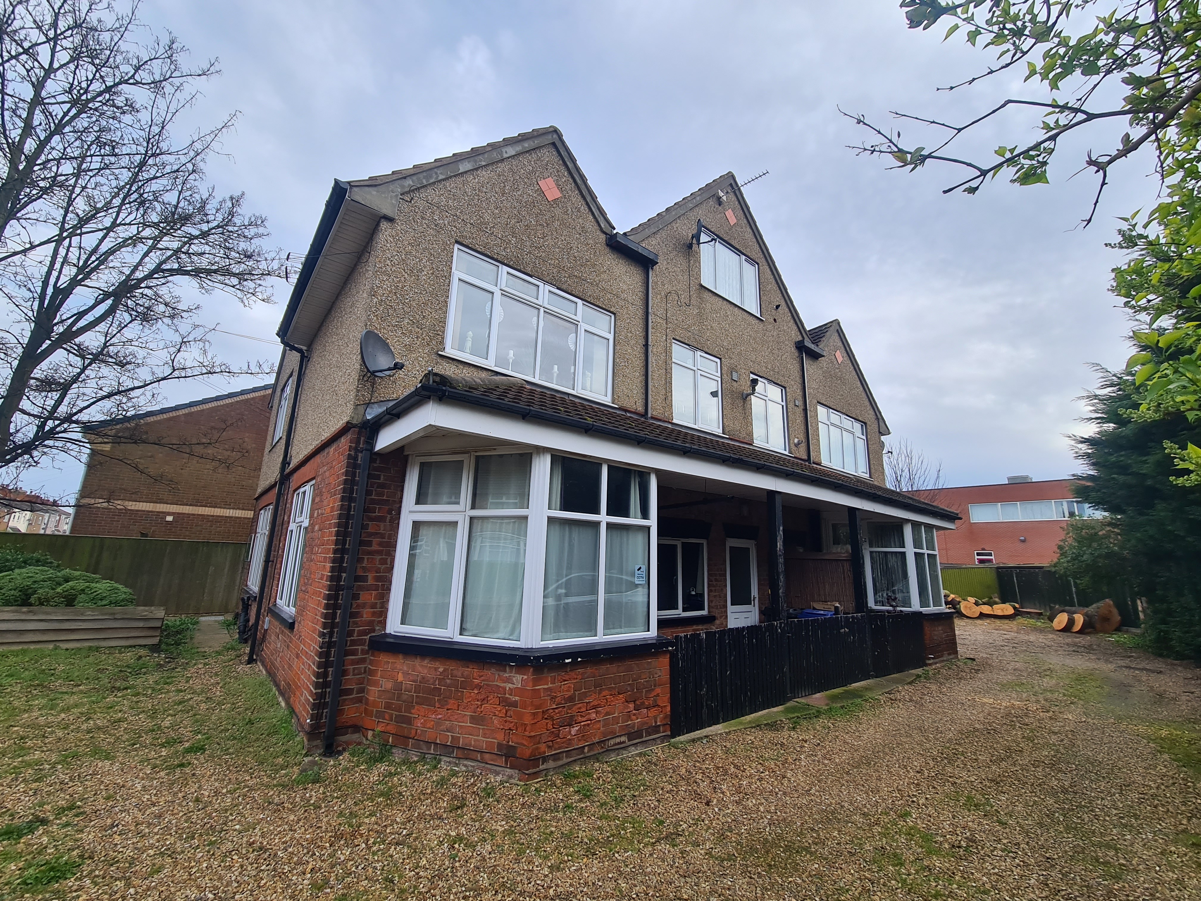 INVESTMENT - Freehold Detached Building