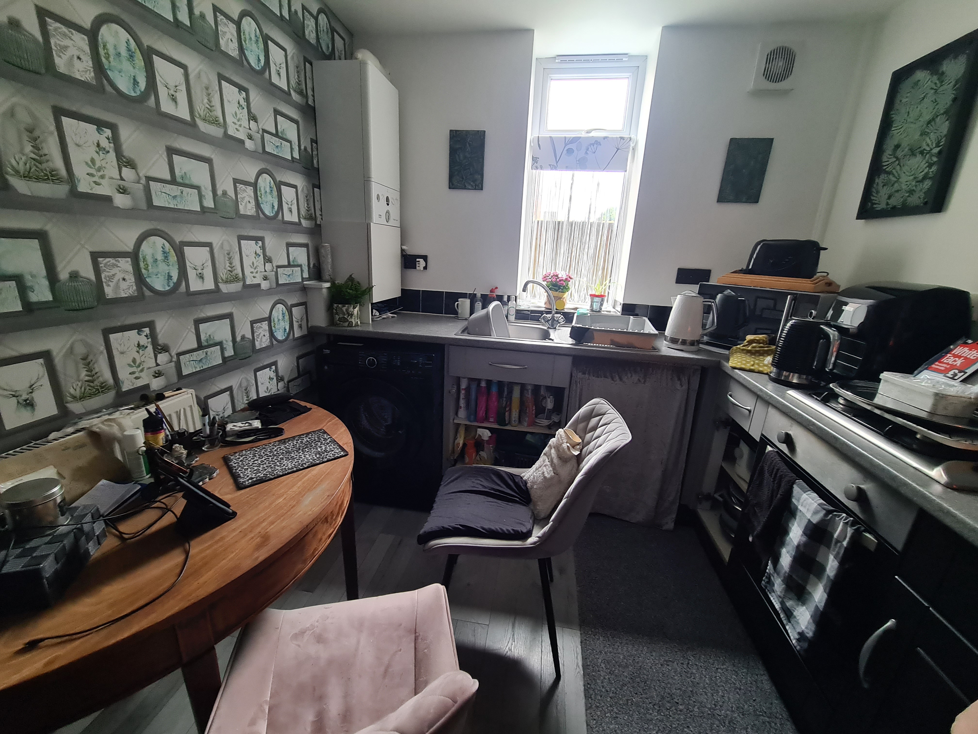 INVESTMENT - Freehold Detached Building
