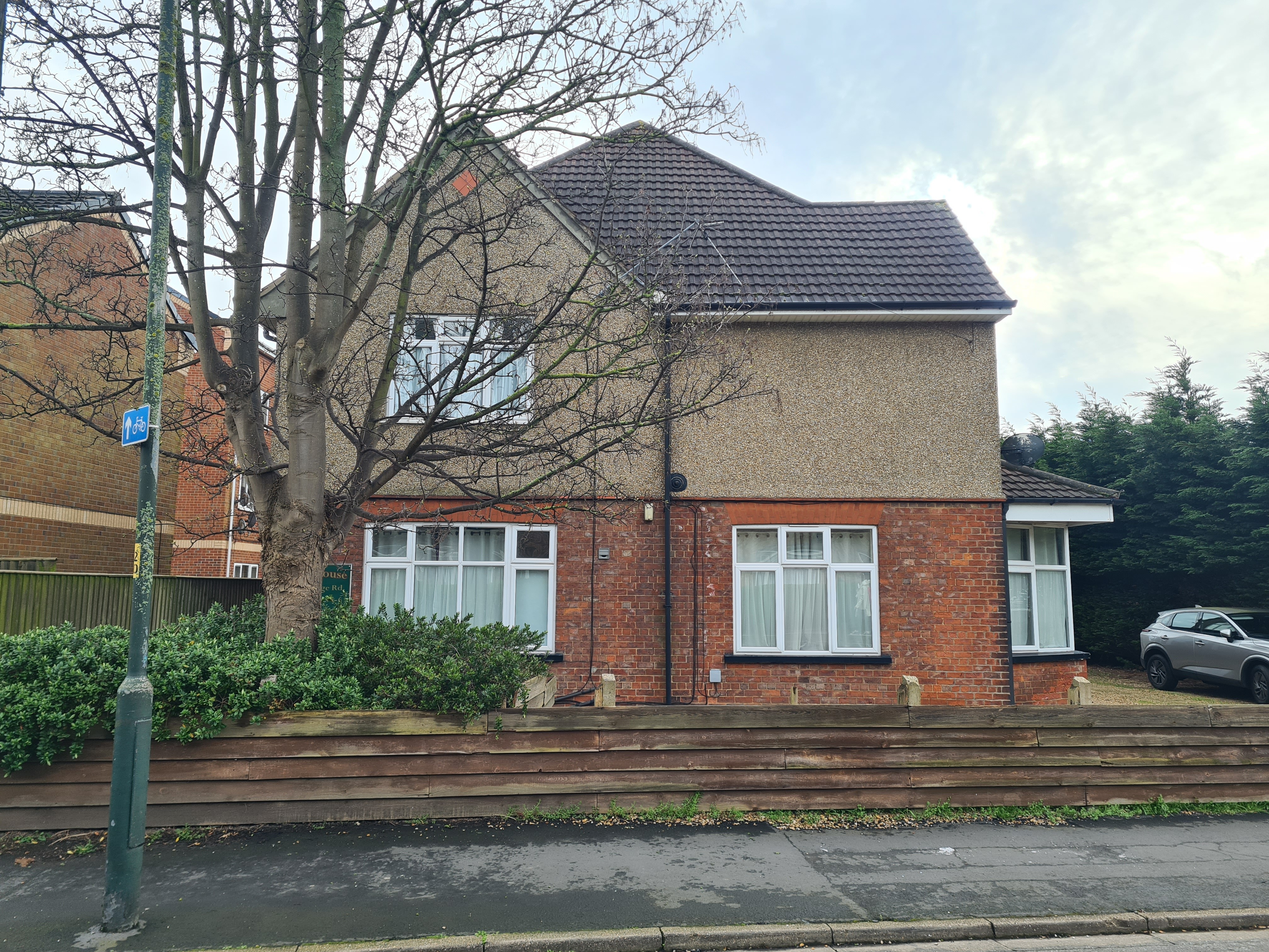 INVESTMENT - Freehold Detached Building