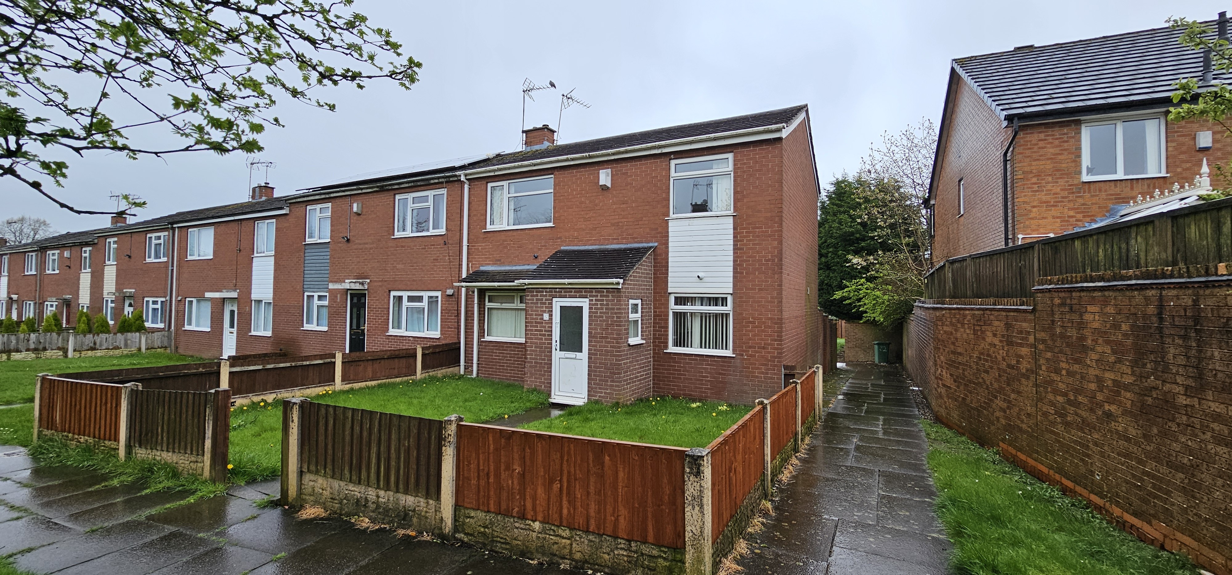 VACANT - Freehold End of Terrace House