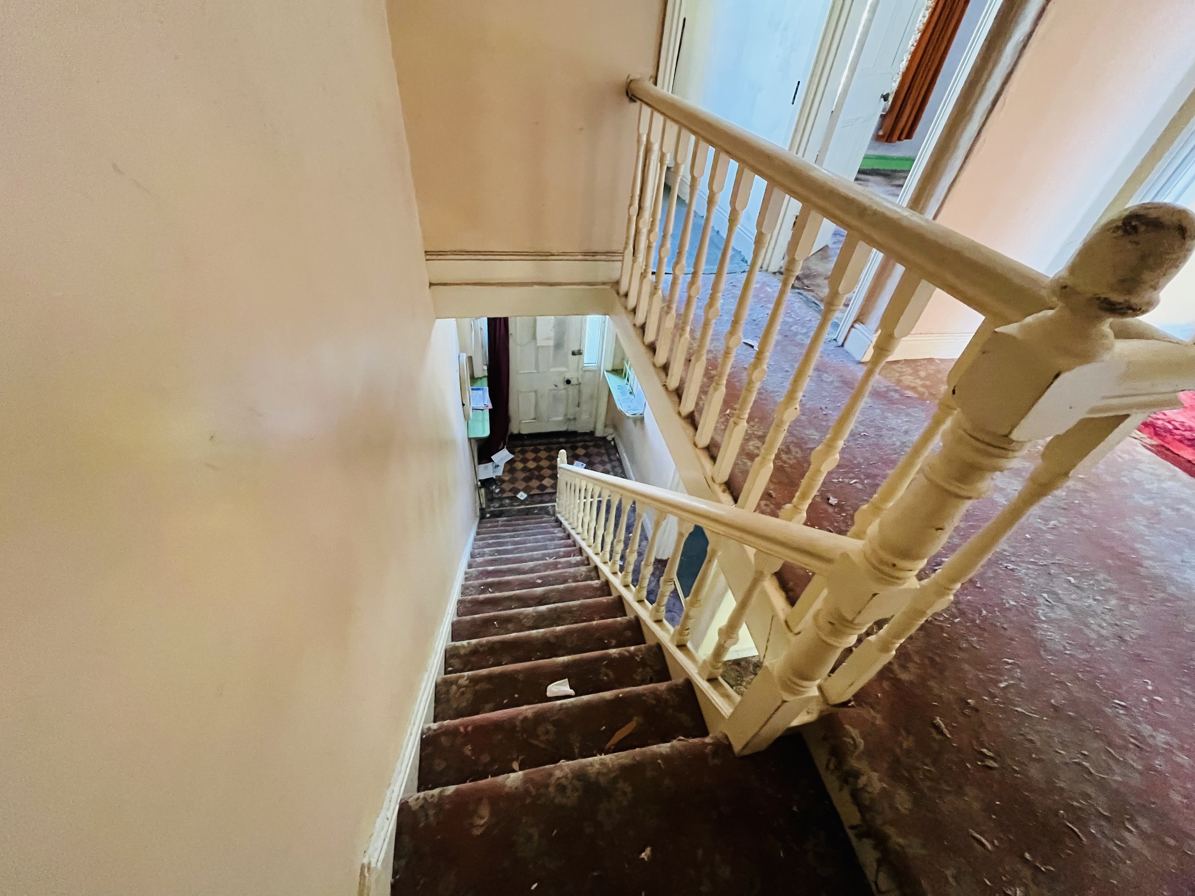 VACANT - Long Leasehold Mid Terrace House