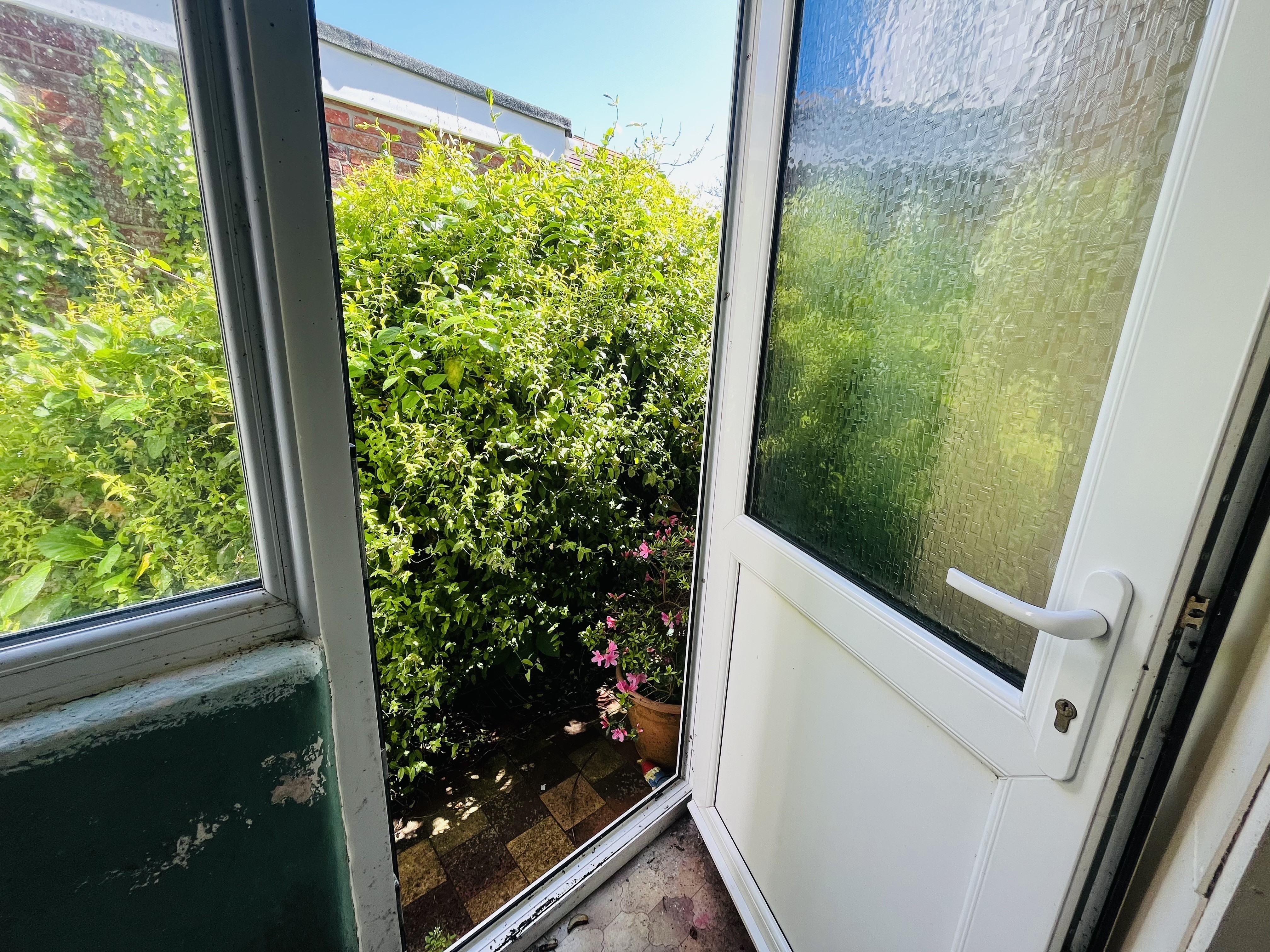 VACANT - Long Leasehold Mid Terrace House