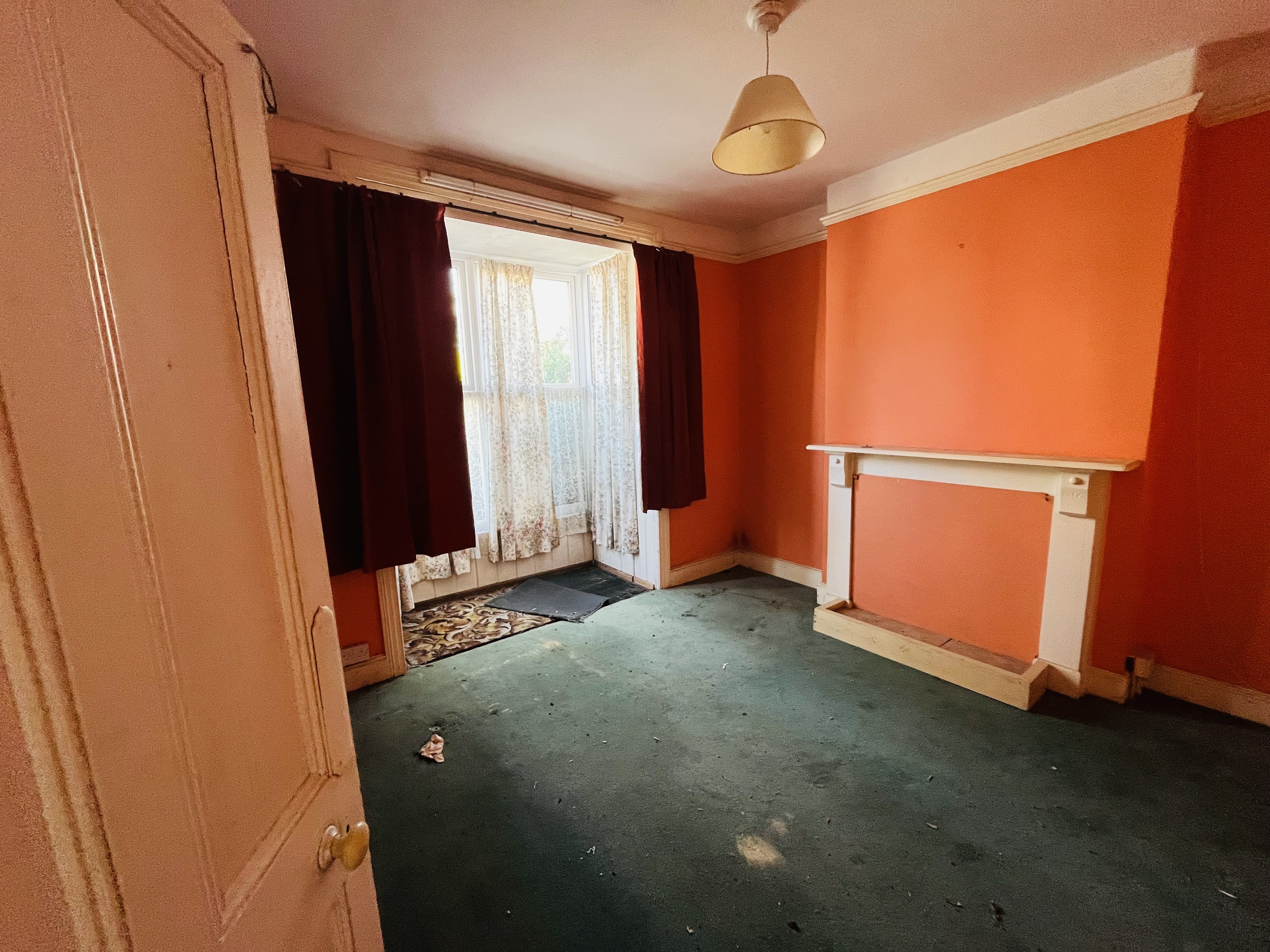 VACANT - Long Leasehold Mid Terrace House