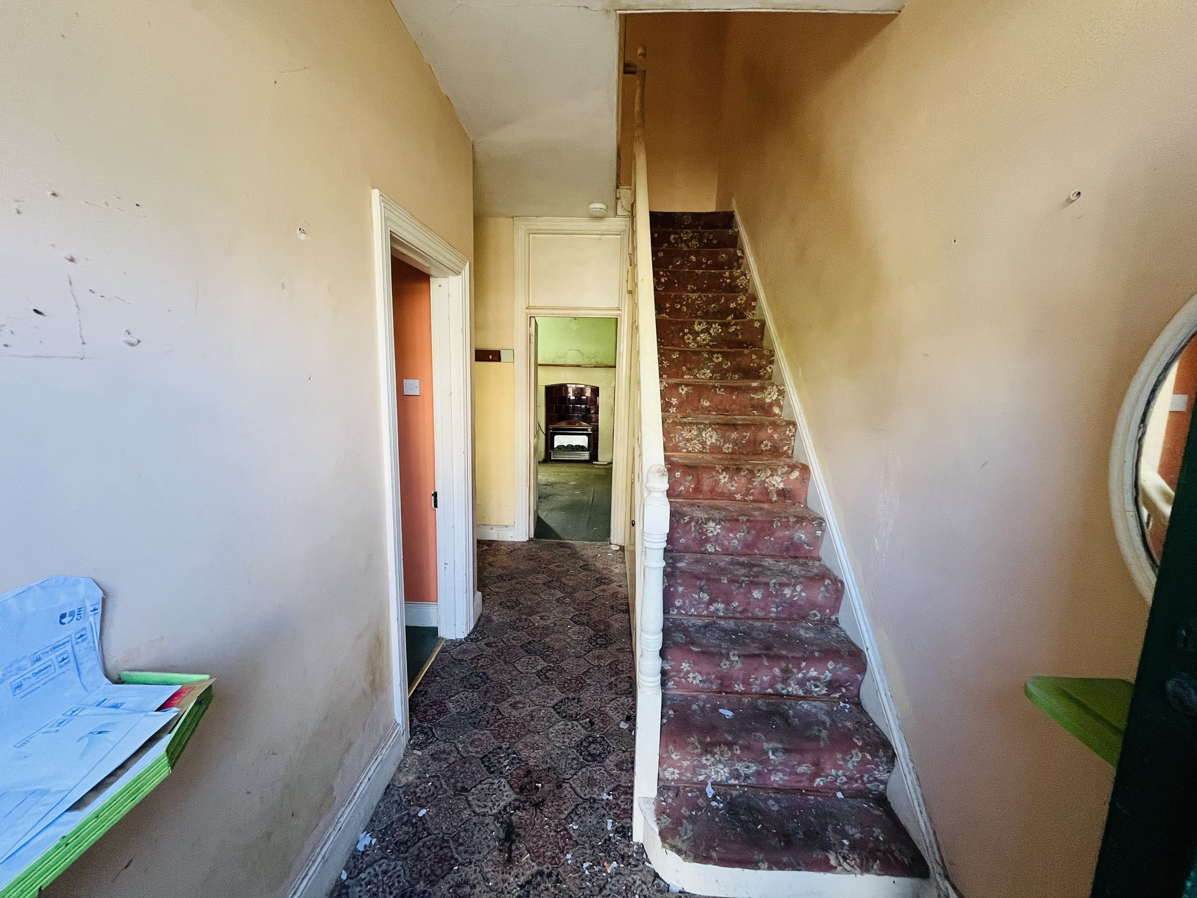 VACANT - Long Leasehold Mid Terrace House