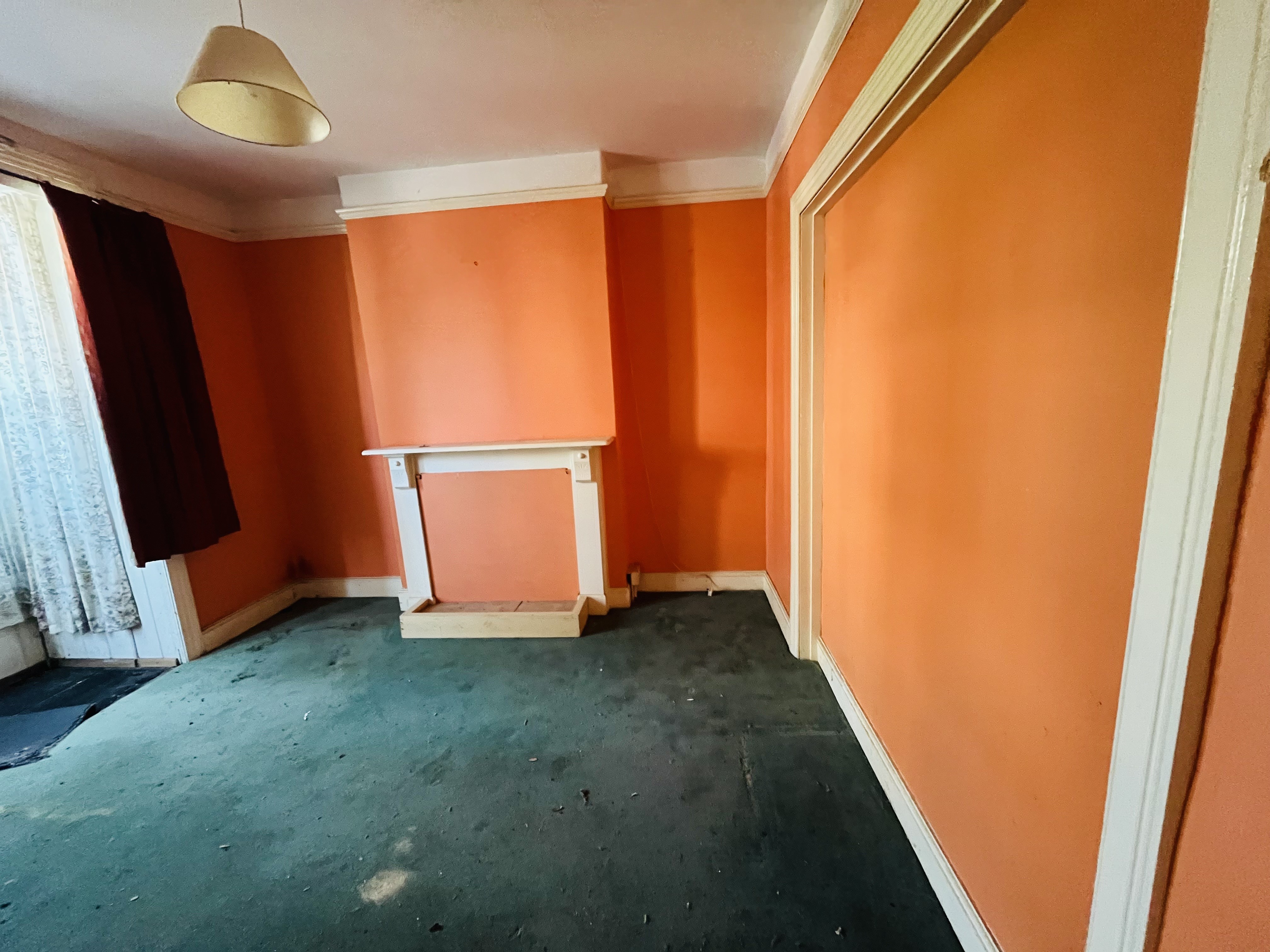 VACANT - Long Leasehold Mid Terrace House