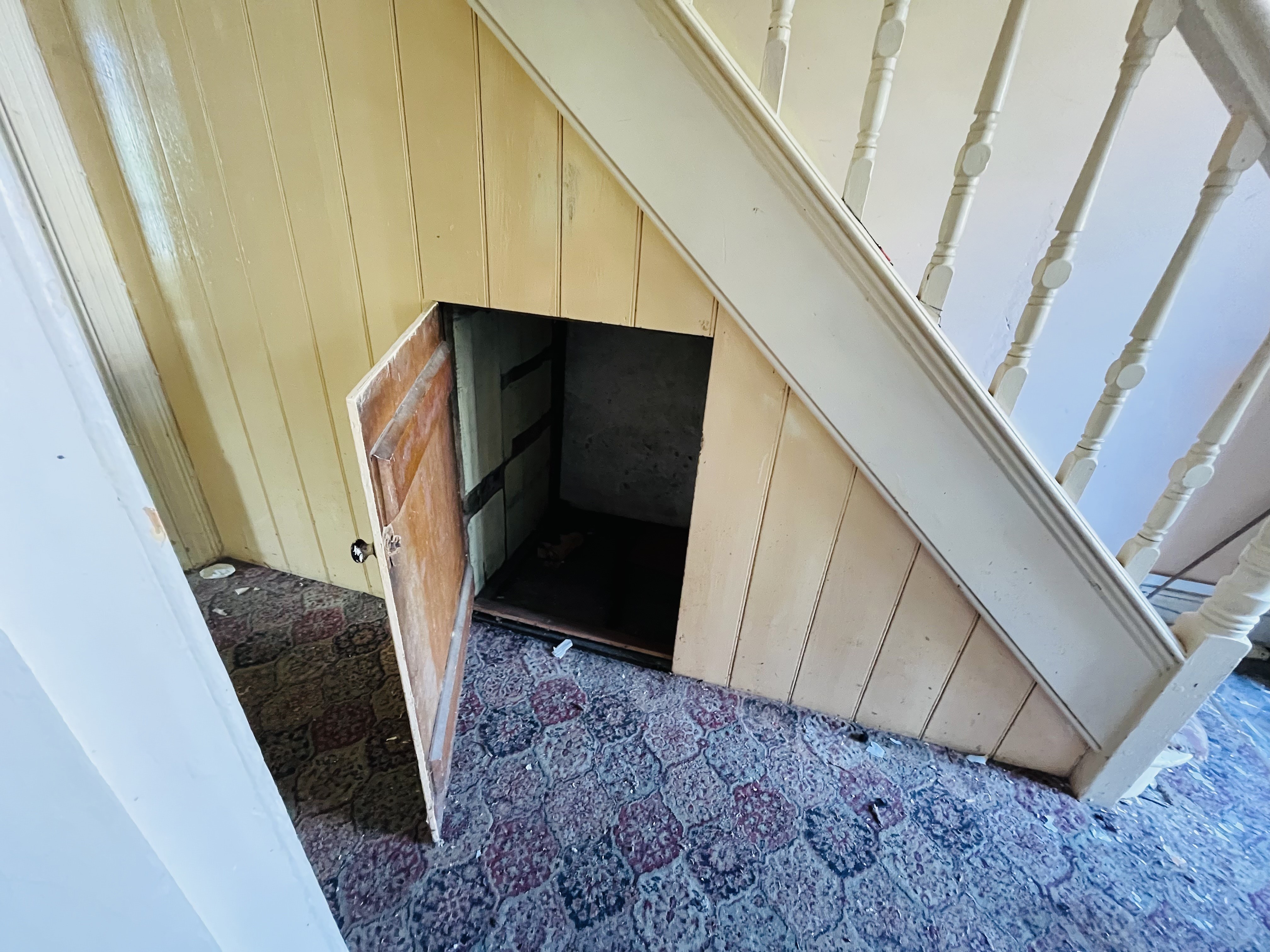 VACANT - Long Leasehold Mid Terrace House