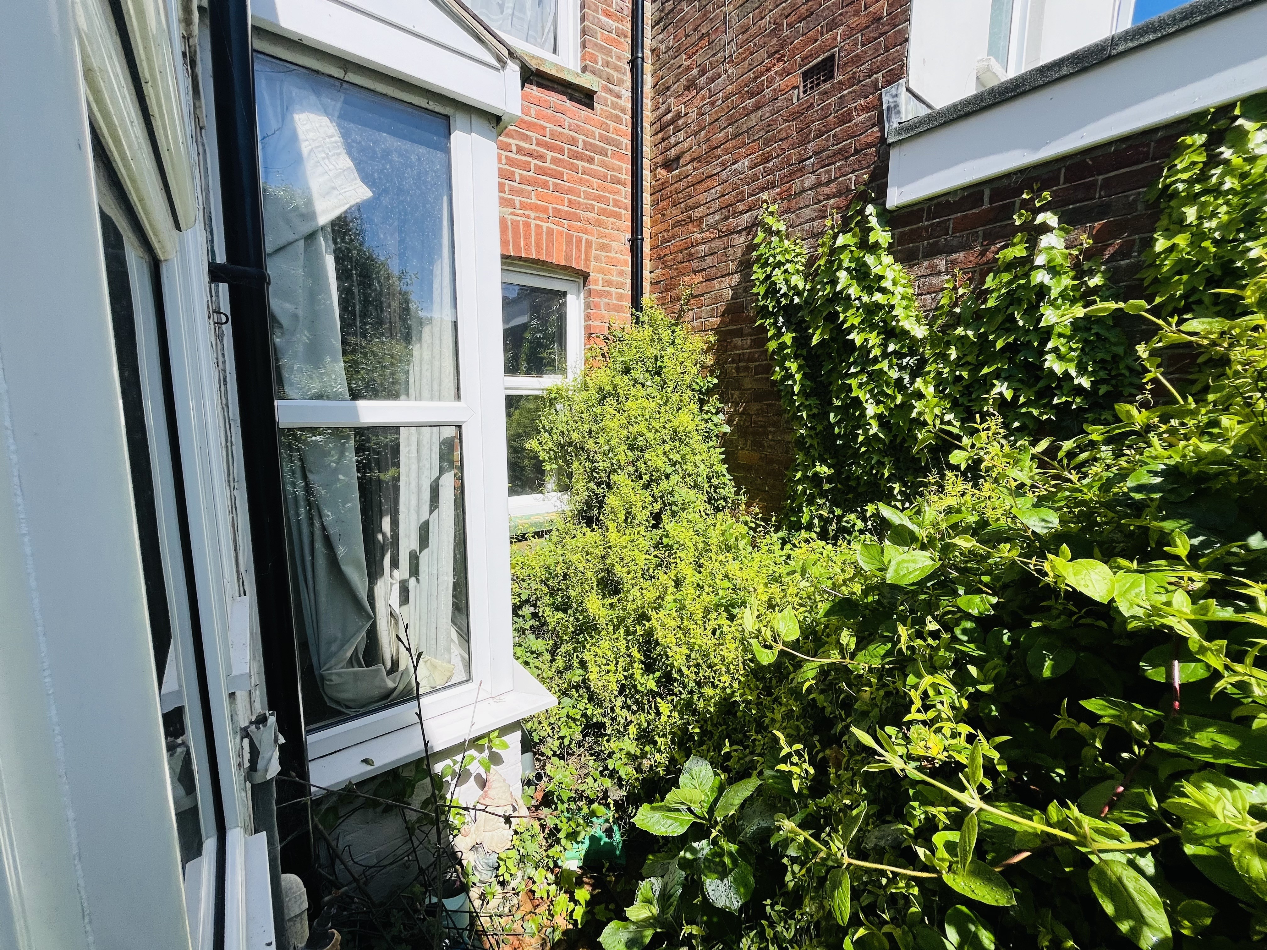 VACANT - Long Leasehold Mid Terrace House
