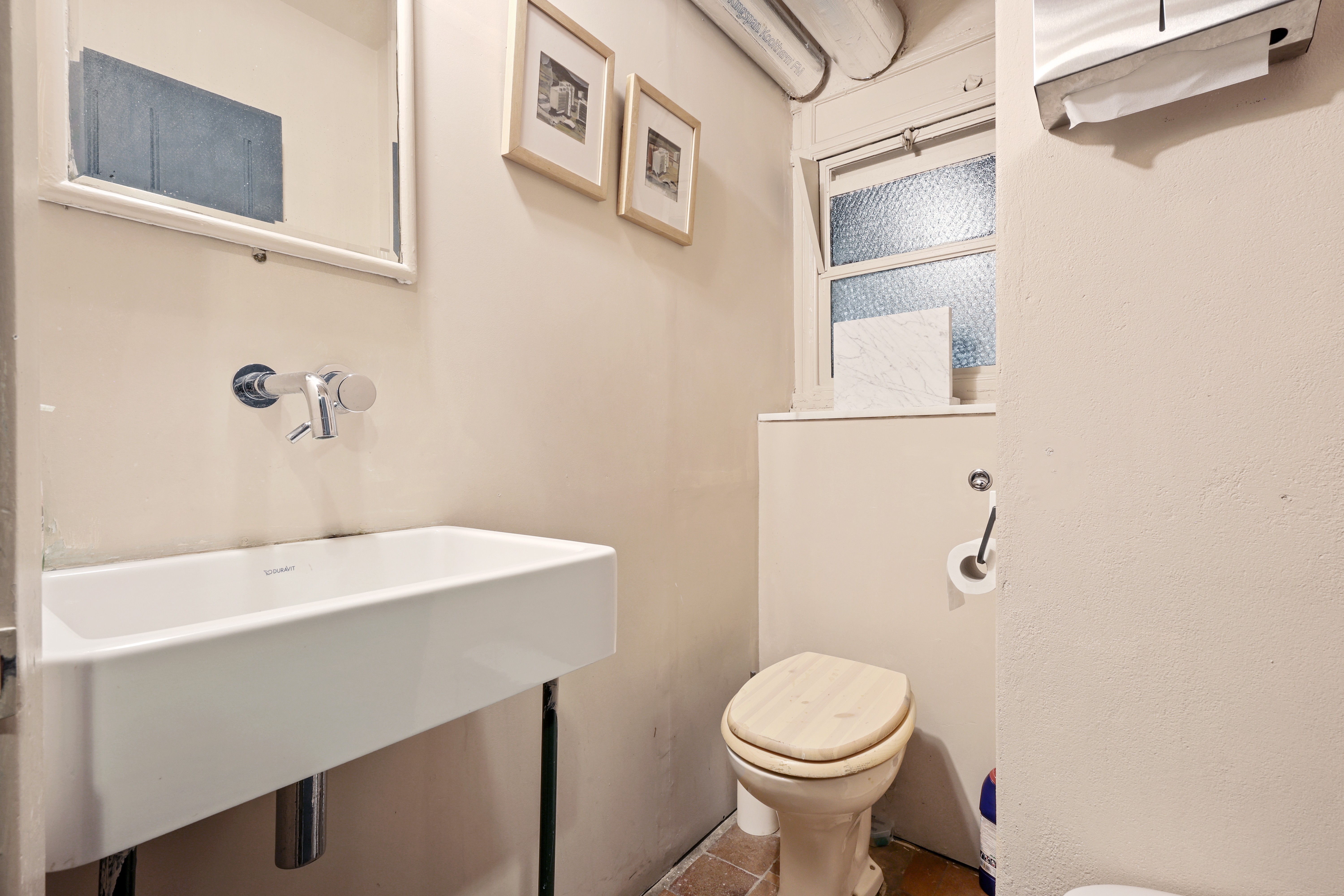 VACANT - Leasehold Self Contained Lower Ground Floor Flat