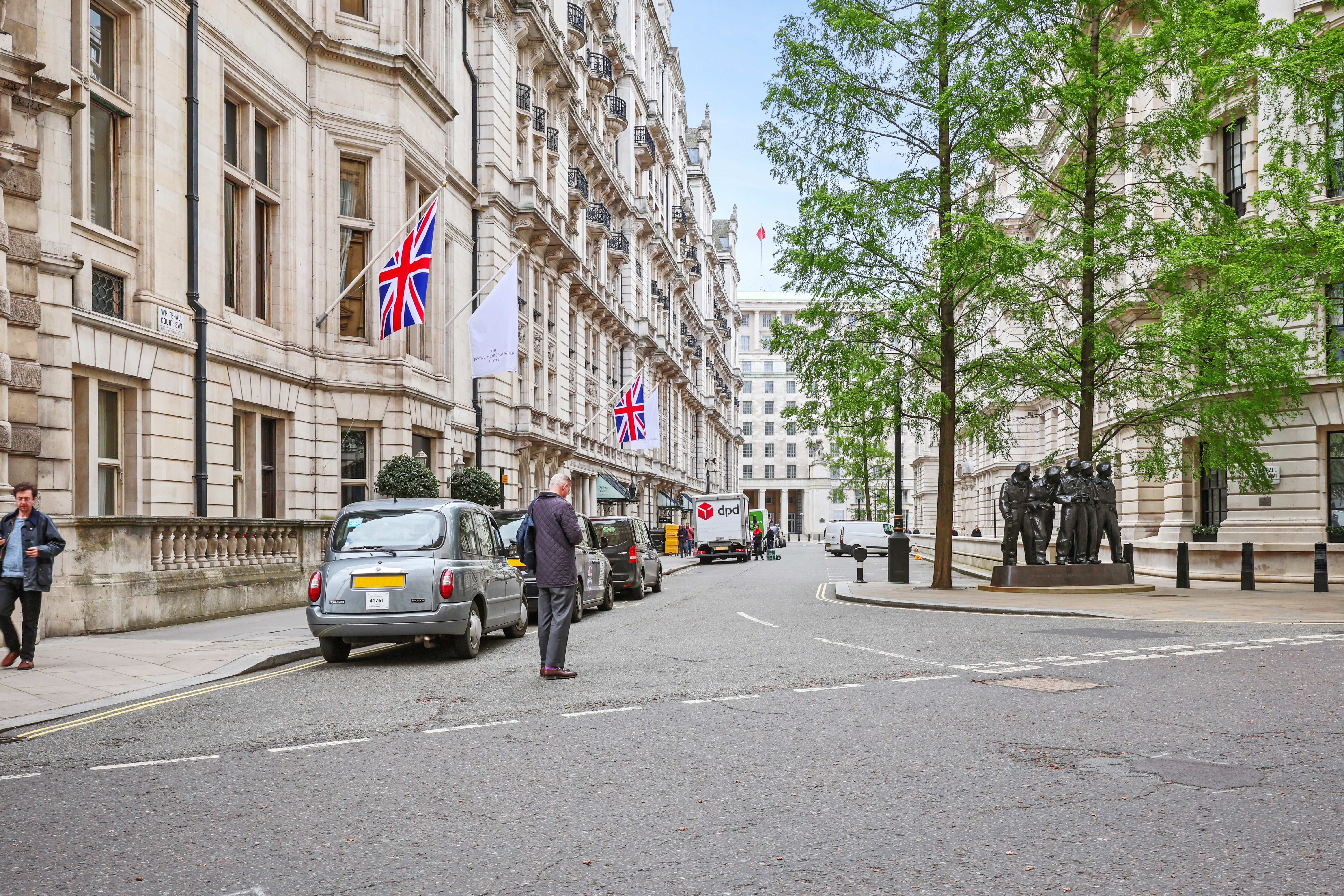 VACANT - Leasehold Self Contained Lower Ground Floor Flat