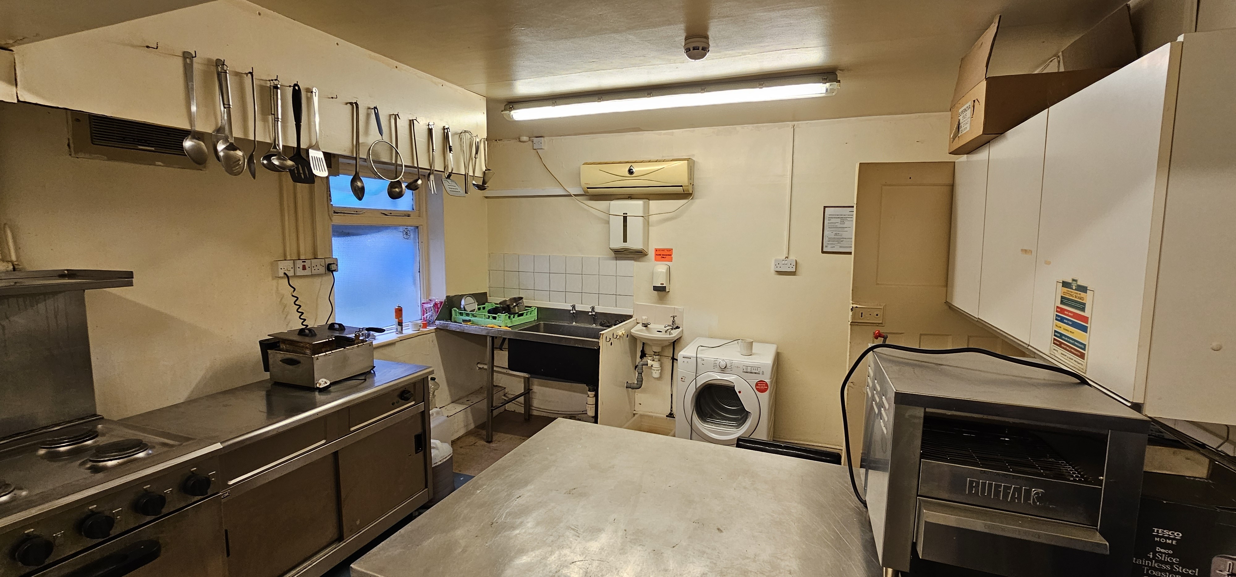 VACANT - Substantial Freehold Detached Hotel