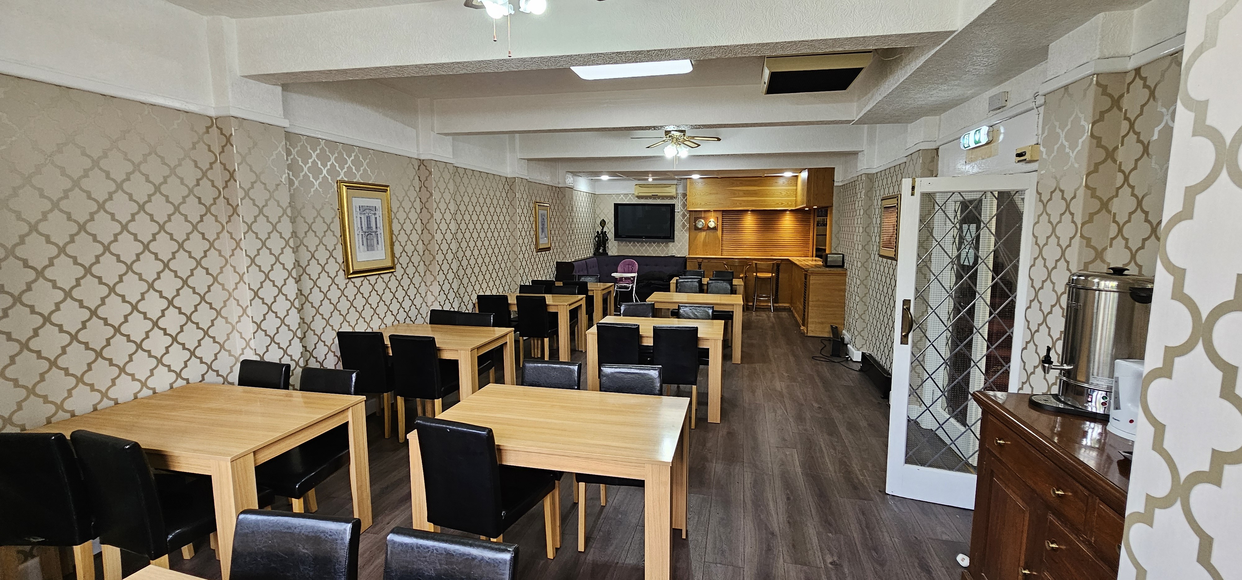 VACANT - Substantial Freehold Detached Hotel