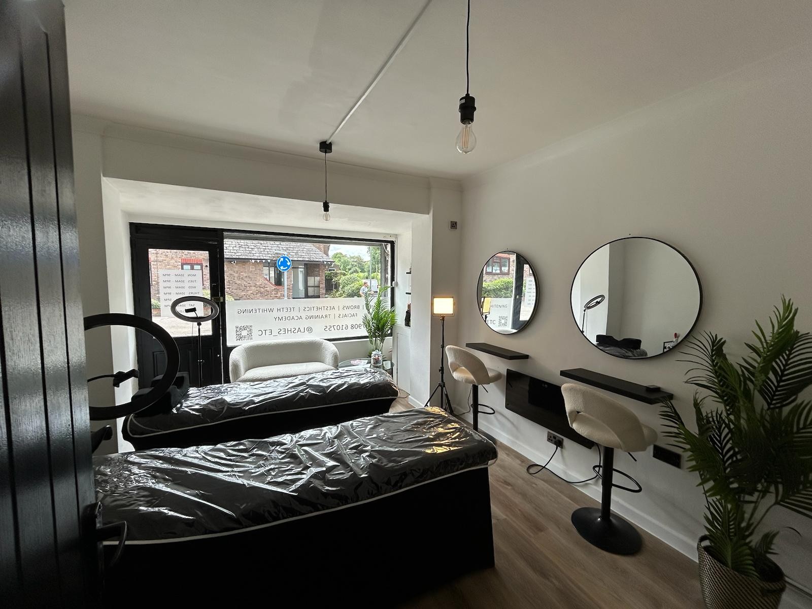 INVESTMENT - Freehold Building 