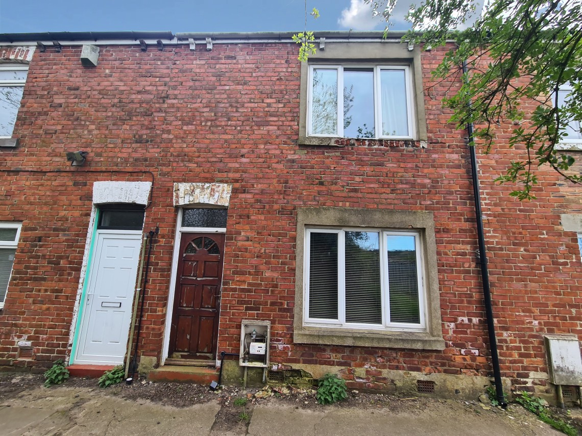 VACANT - Freehold Mid Terrace House