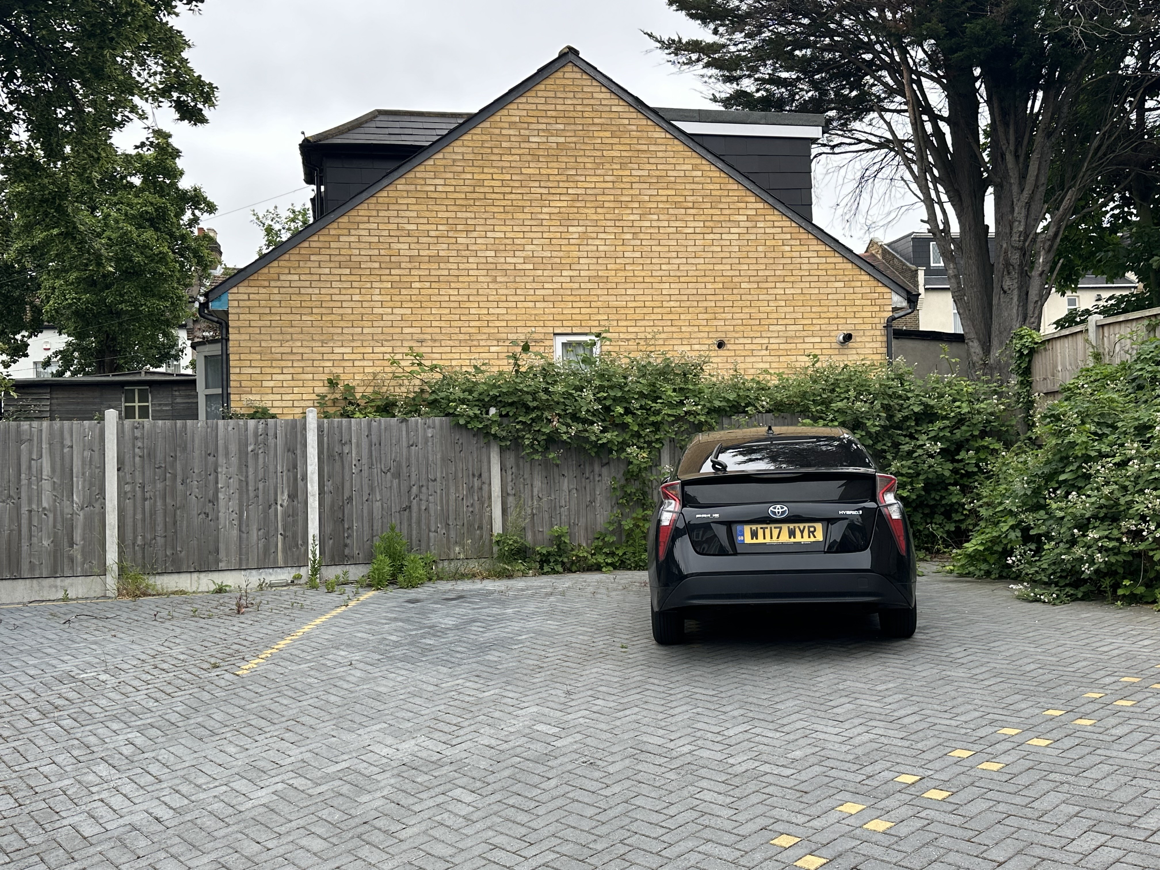 INVESTMENT - Freehold Detached House 