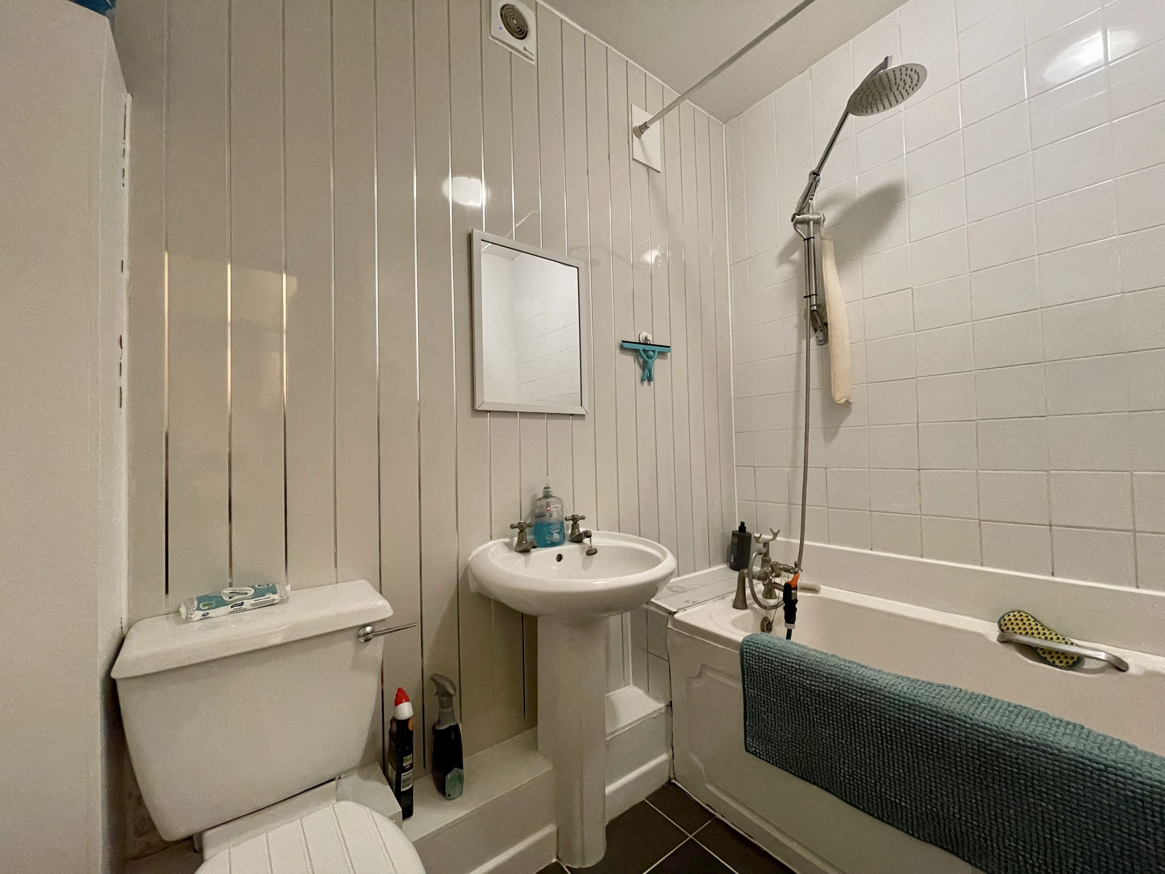VACANT - Leasehold Self Contained Ground Floor Flat with Private Garden