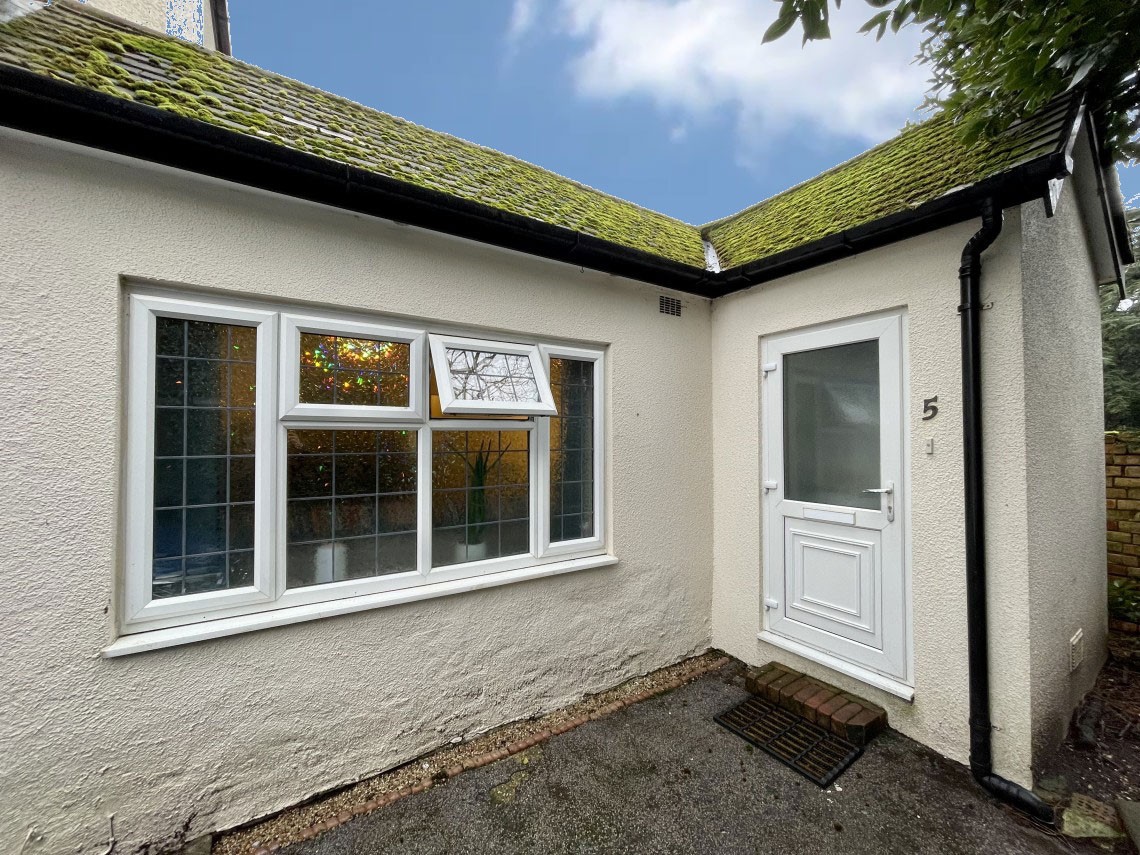 VACANT - Leasehold Self Contained Ground Floor Flat with Private Garden